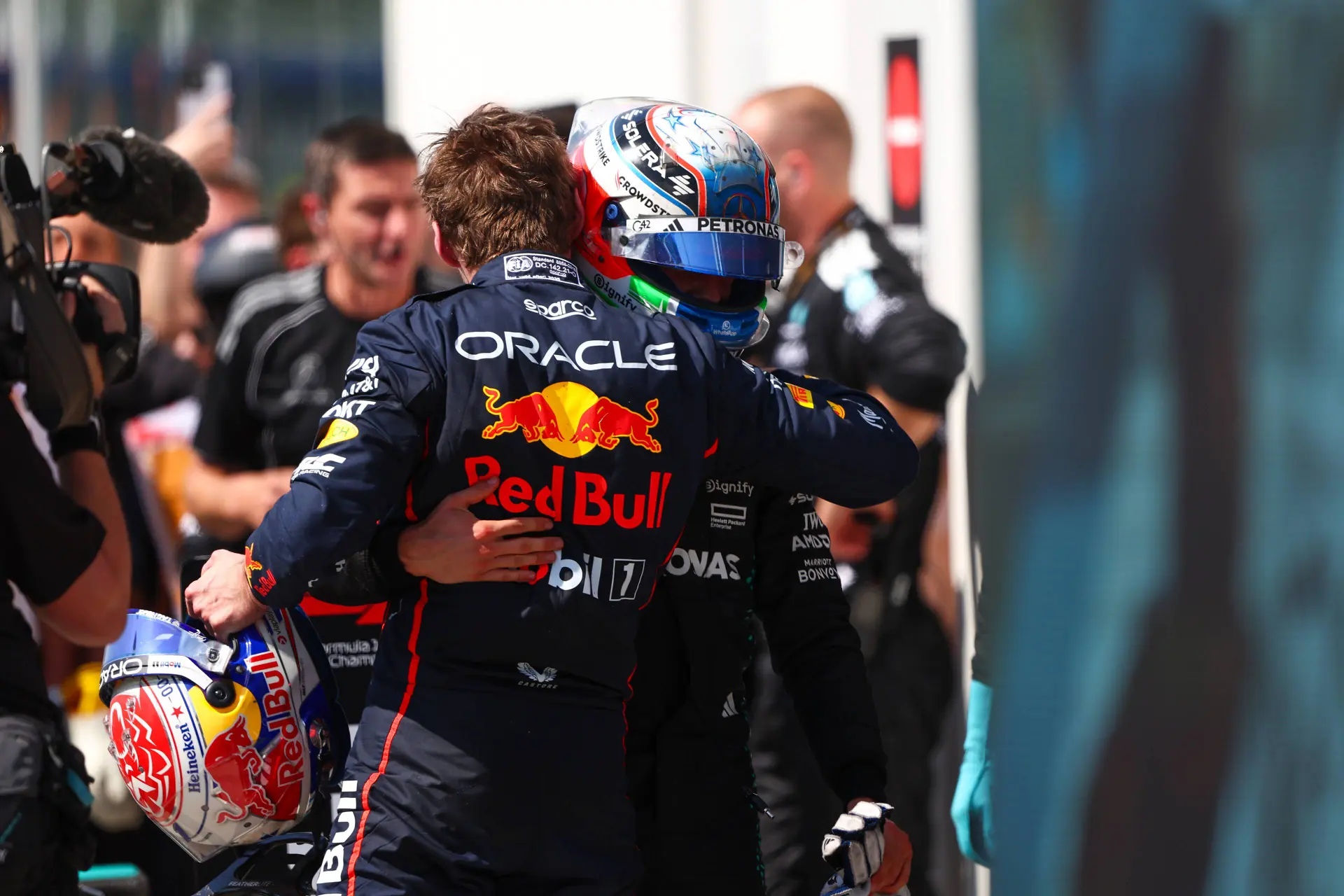 Oud-monteur Red Bull verklaart houding Verstappen: 'Hij probeert rookies altijd te helpen'
