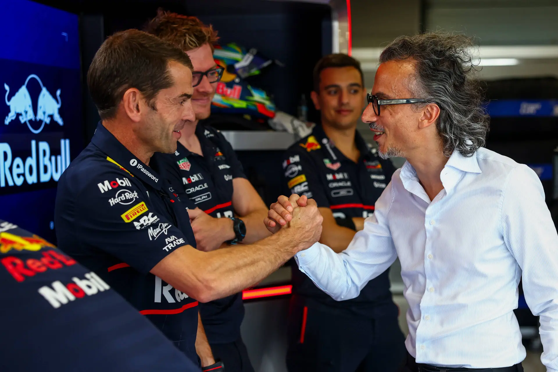 Mol looft Mekies voor 'keuze die Horner nooit zou maken': 'Ik voelde iets anders bij Red Bull'