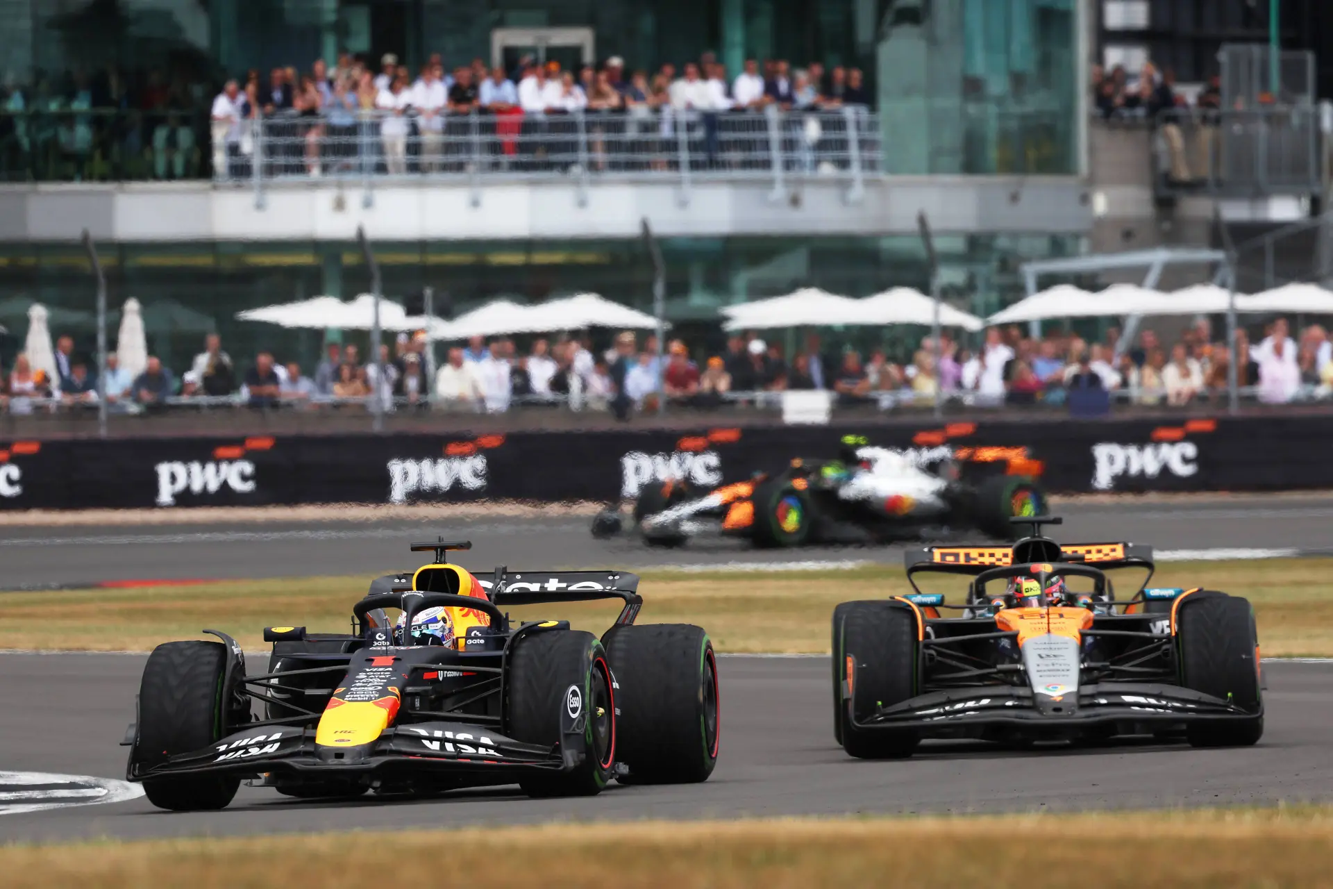 Nederlandse coureur met advies: 'Dan doe je die sarcastische vinger van Verstappen'