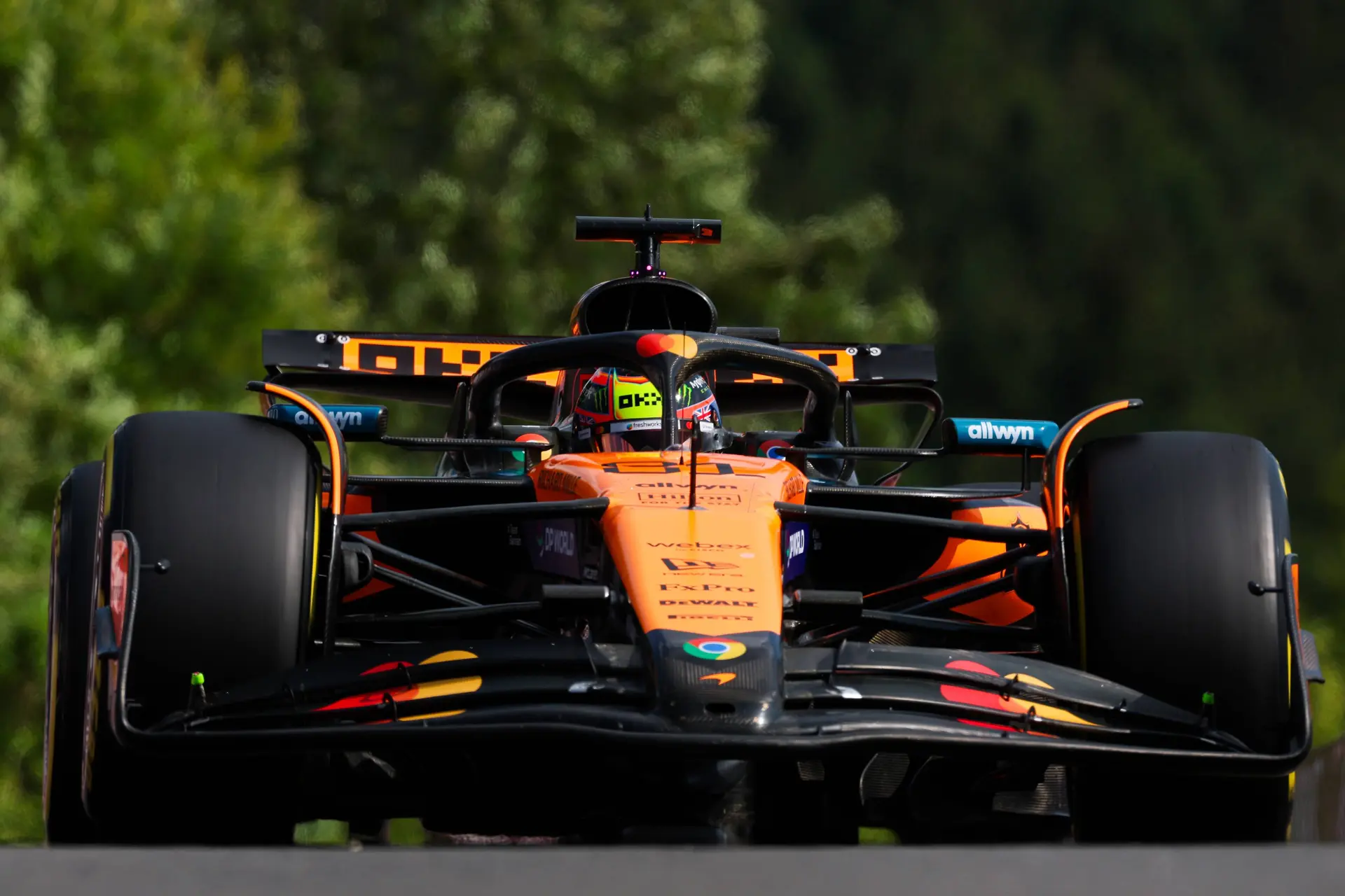 Mol merkt op dat McLaren 'een Red Bull-trucje' toepast: 'Misschien dat ze het voor de race nog proberen'