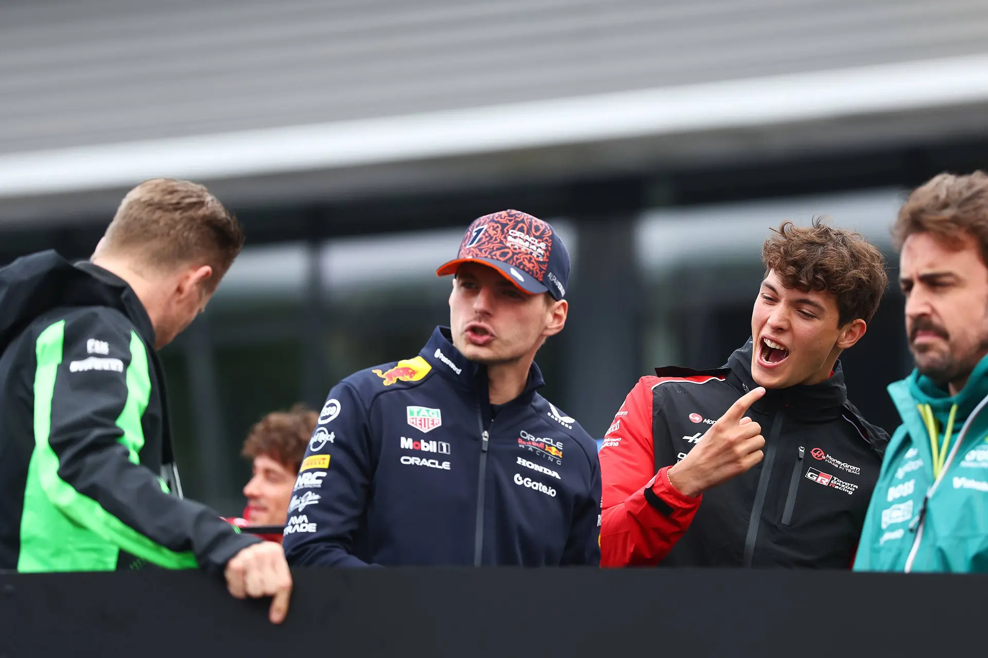Verstappen houdt zich op de vlakte na Aston Martin-vraag: 'Dan zou ik even moeten kijken'