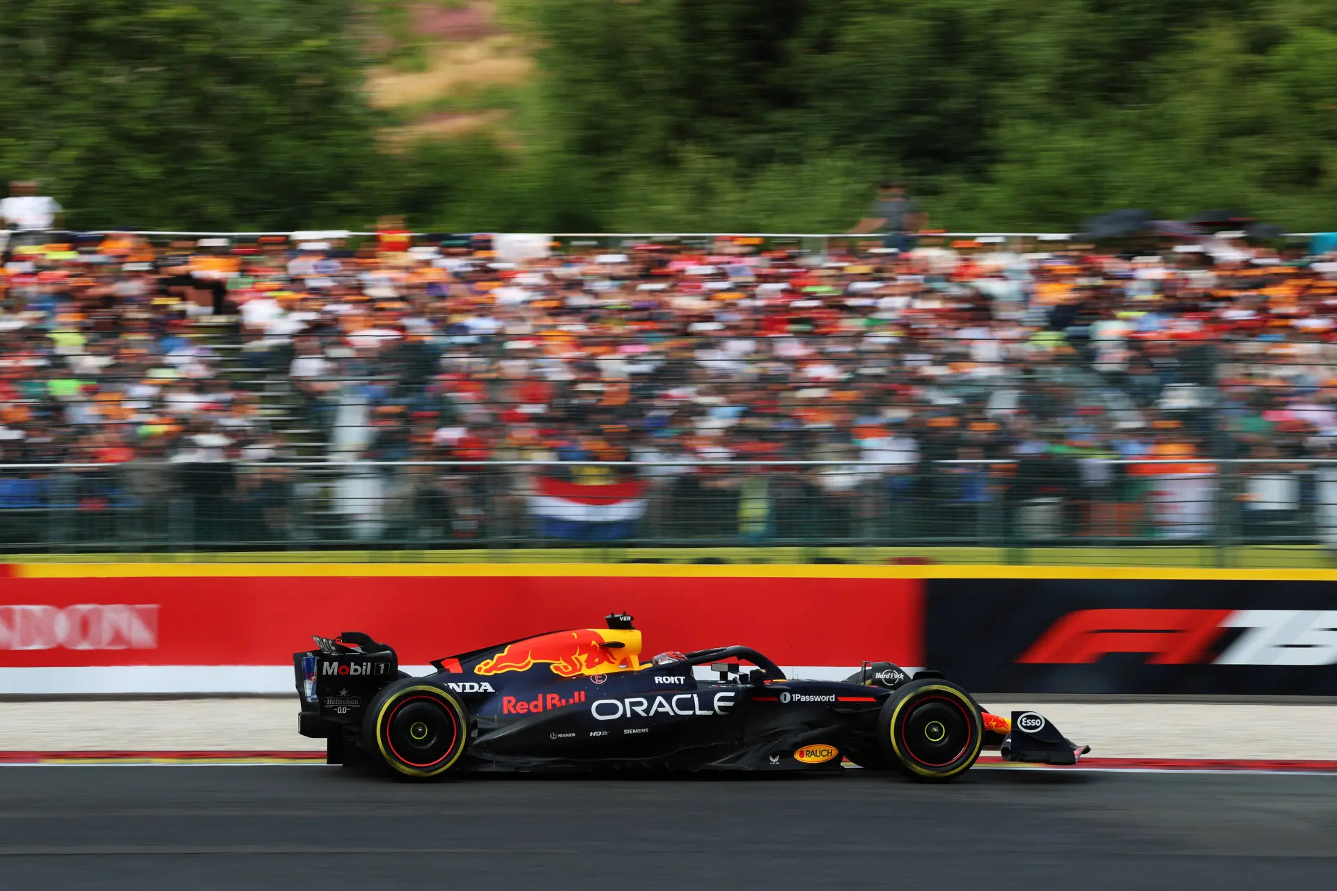 Verstappen hint erop dat de FIA afspraken niet is nagekomen na vergadering in Silverstone