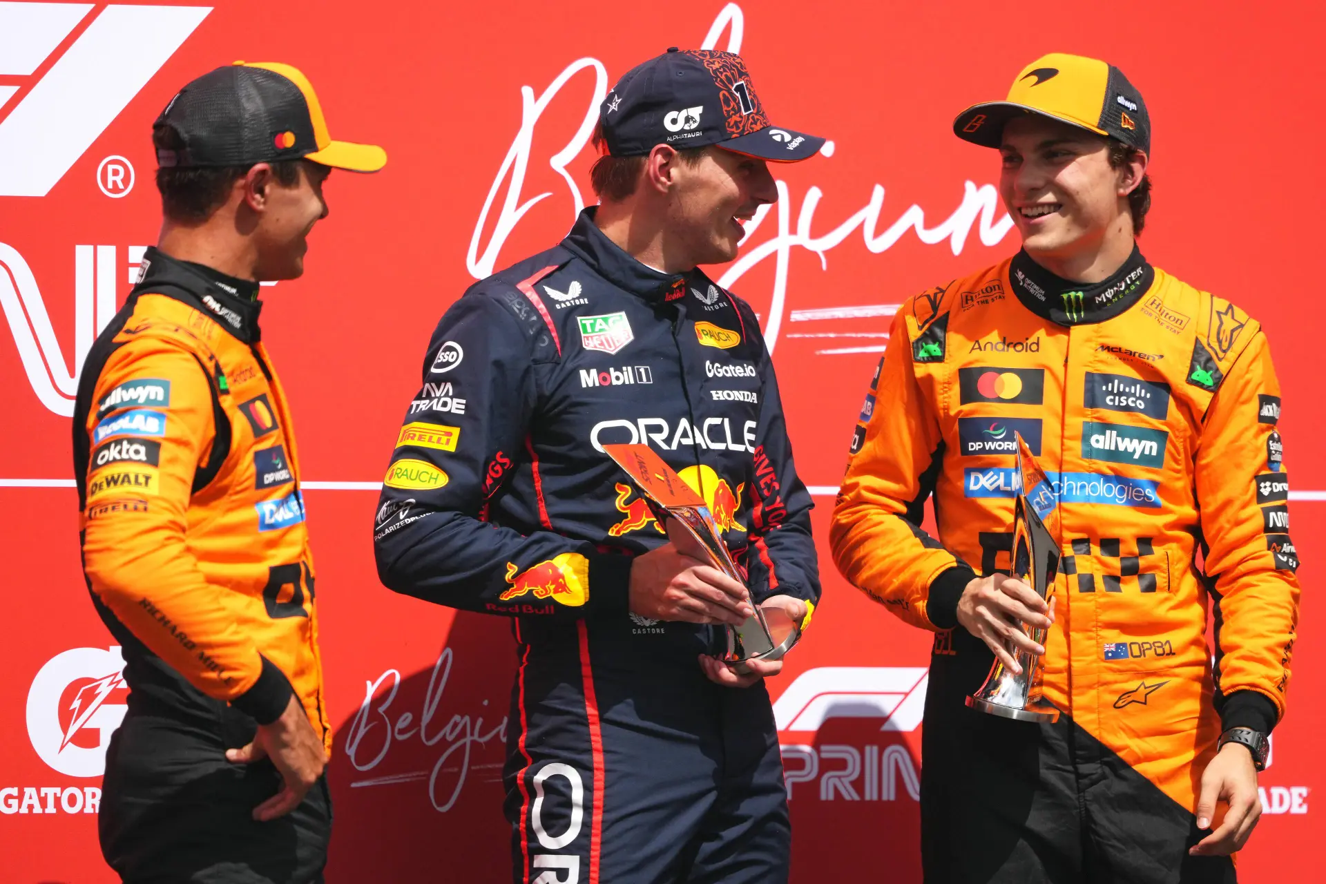 F1TV-duo verrast: 'Het is niet Piastri én Verstappen waar hij zich zorgen over moet maken'