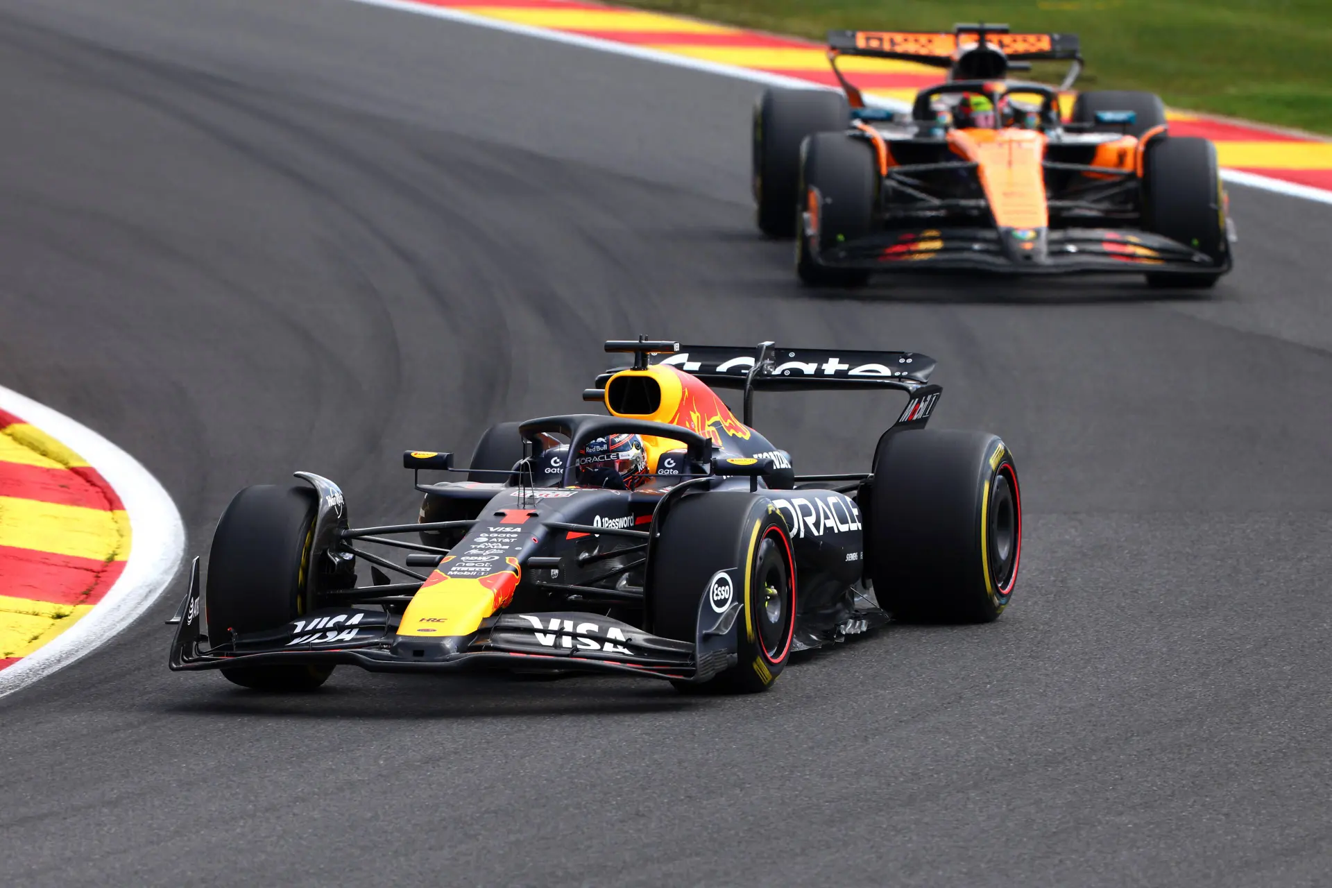 Brundle met applaus voor Verstappen: 'Vergt lef en uitzonderlijke stuurmanskunst'