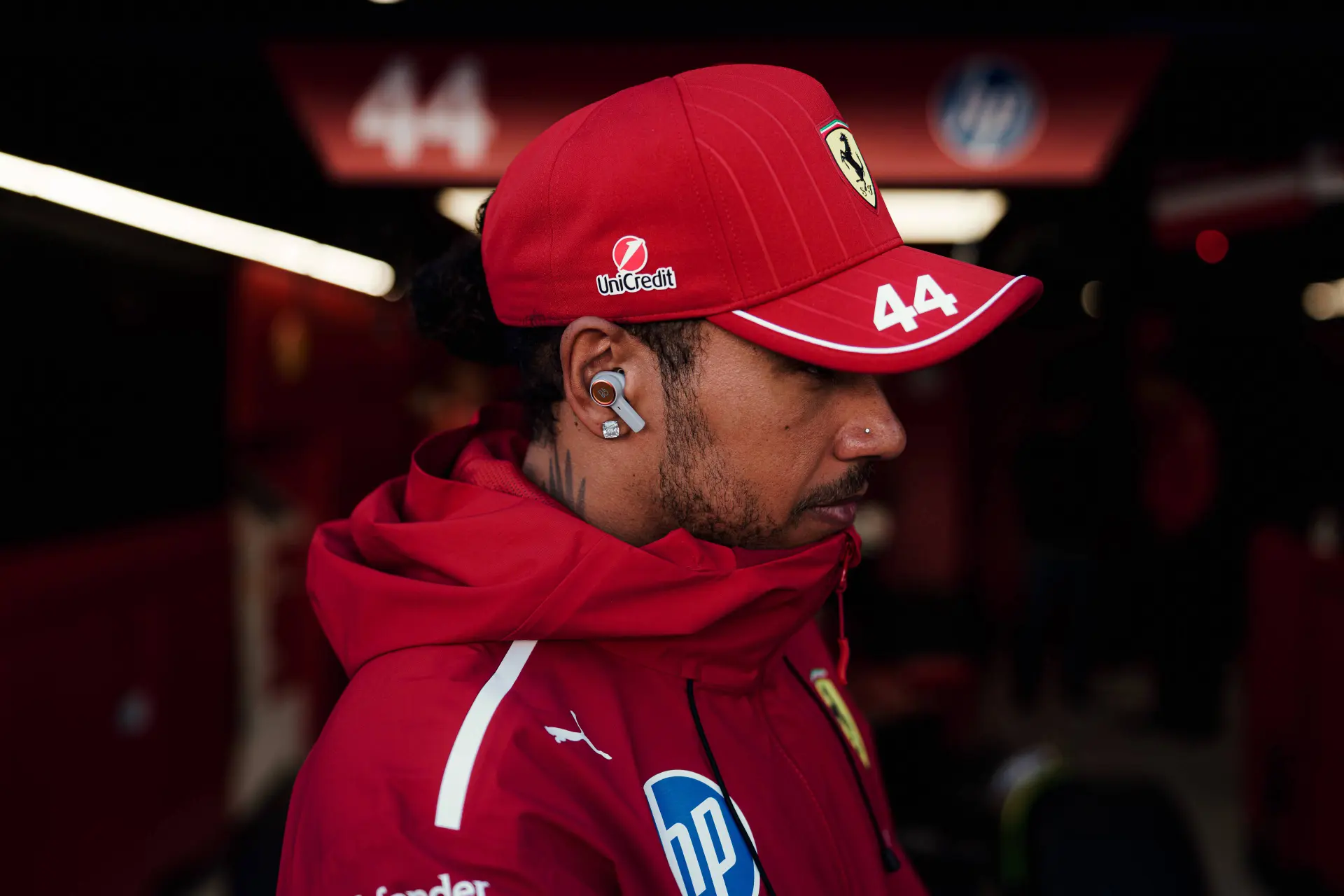 Hamilton bereid zich op te offeren voor Leclerc: 'Dan zou ik die rol graag op me nemen'