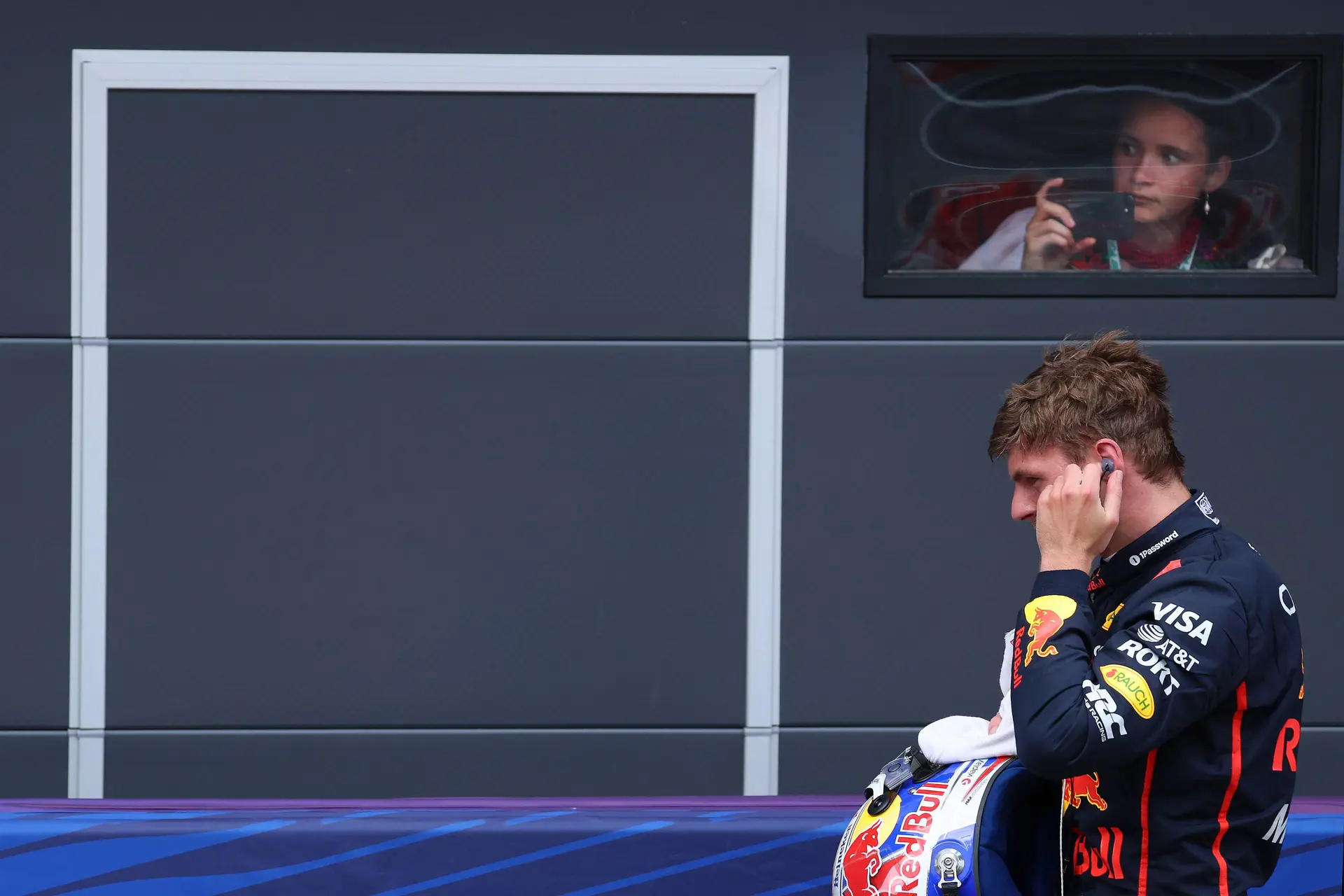 Red Bull-insider zat bij Verstappen in de stewardskamer: 'Camera schakelde op een verkeerd moment over'