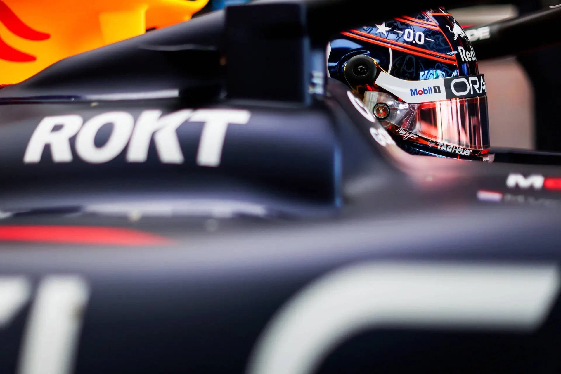 Verstappen ziet het somber in: 'Dat helpt niet bij het oplossen van de problemen'