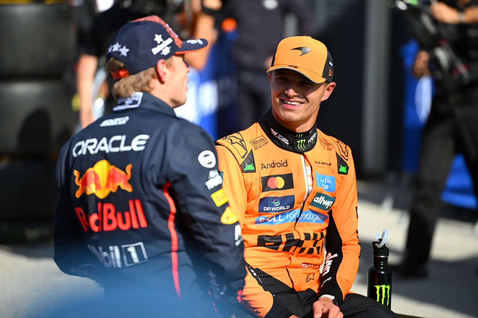 Norris praat uitgebreid over 'eikel' Verstappen: 'Ik kan een nieuwe standaard creëren'