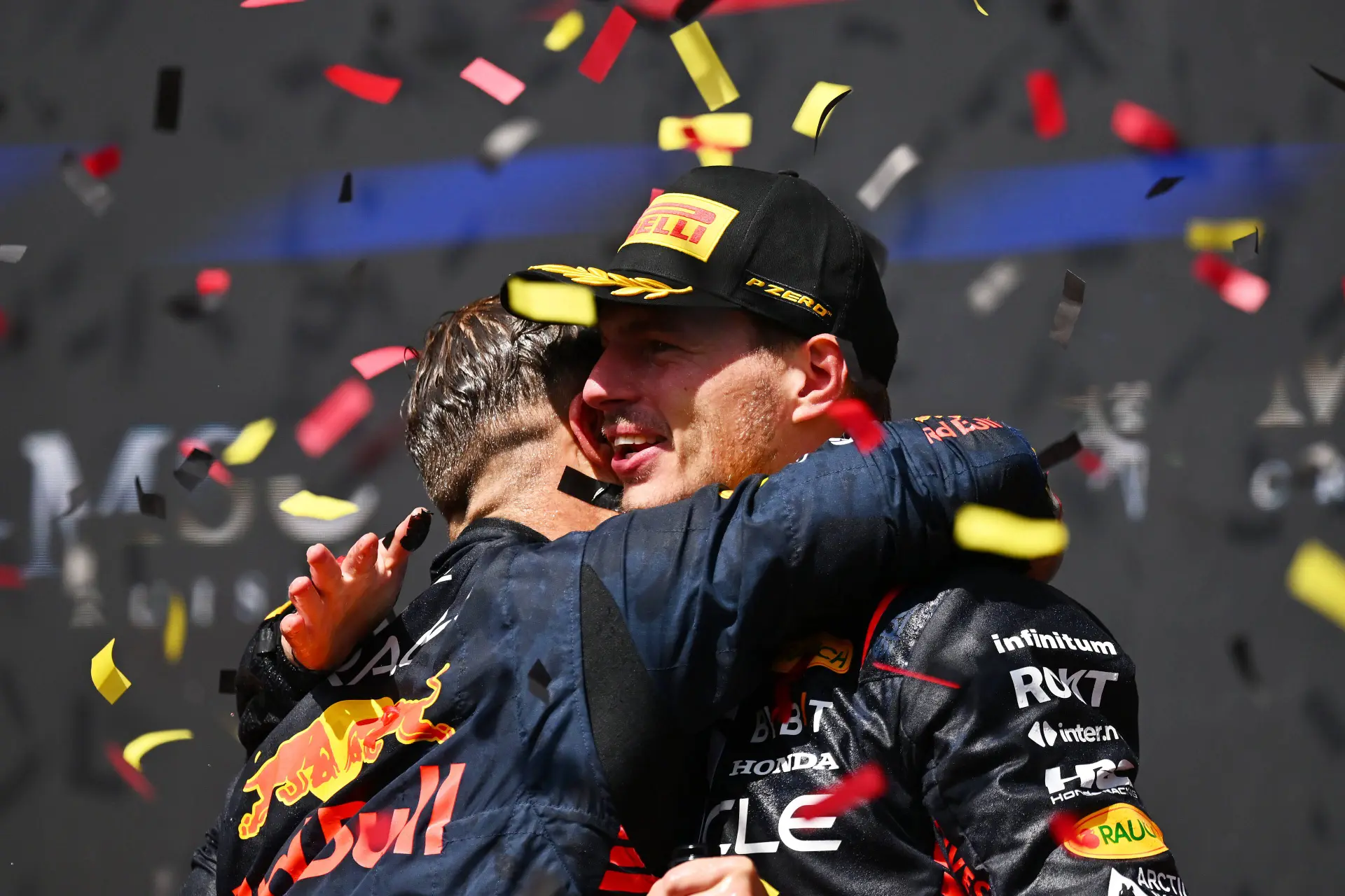 Britse presentator krijgt lof voor Verstappen-video: 'Mijn hart maakte een sprongetje voor jou en Max'