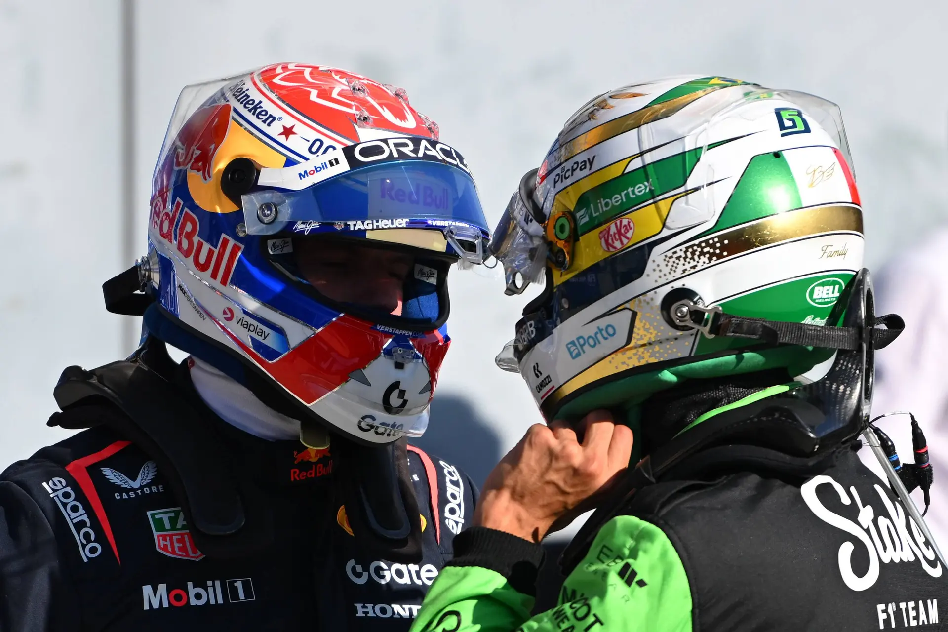 Verstappen openhartig in gesprek met Bortoleto: 'Ik had geen kans, je was de enige die dat goed deed'