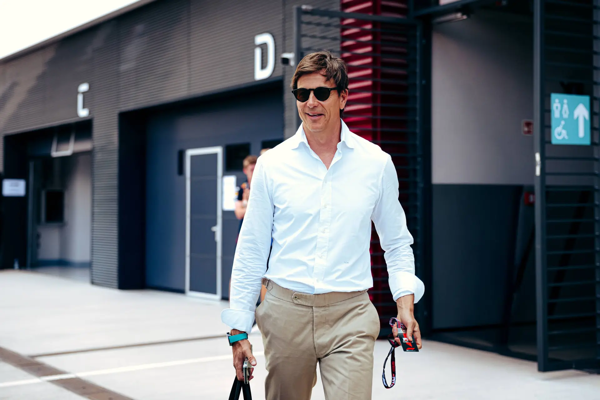 Wolff gaat in op duur contract Russell en grapt over mogelijke samenwerking met Verstappen