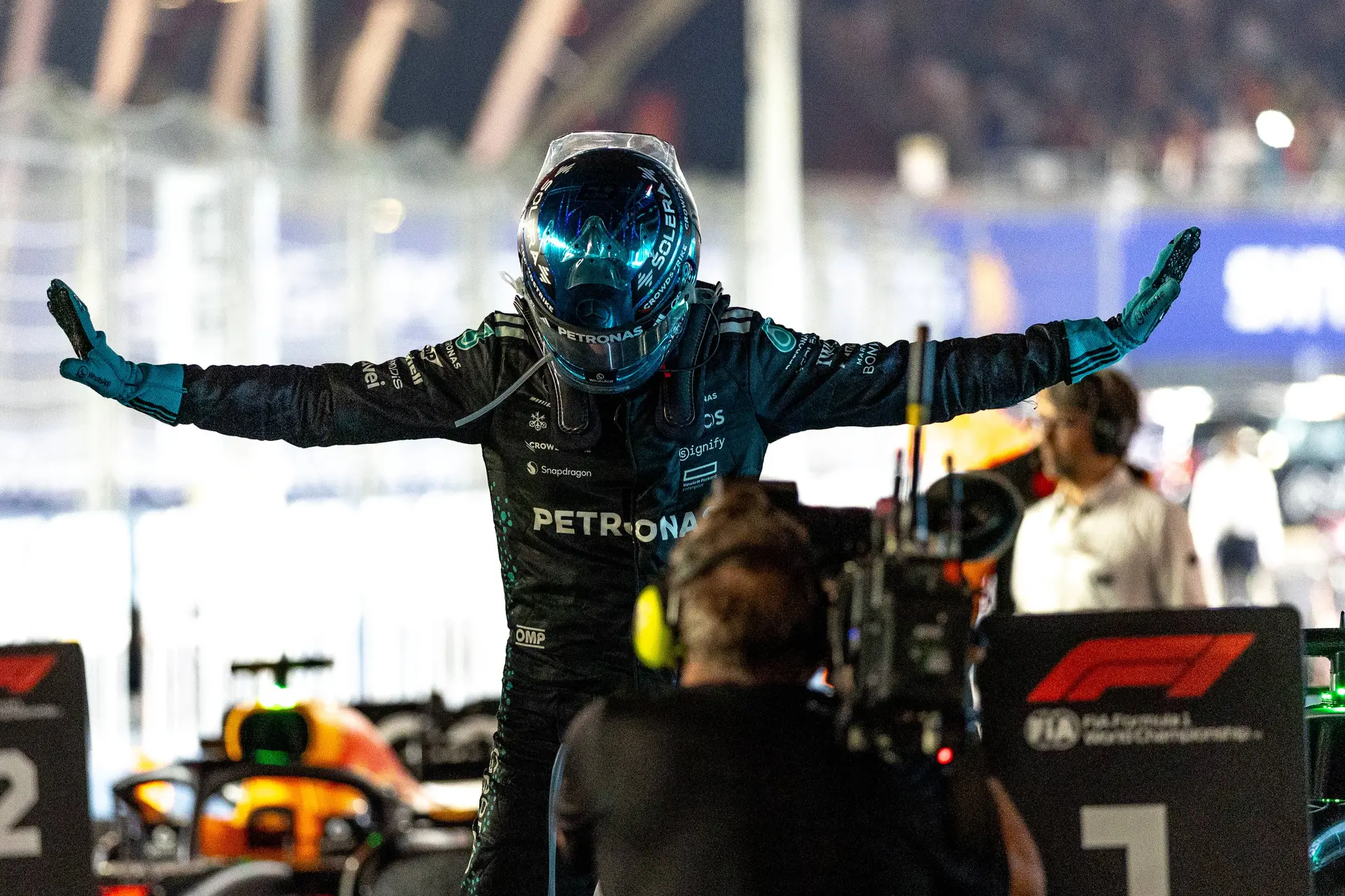 Russell reageert op nieuw Mercedes-contract: 'Gaat me meer om winnen dan om geld'