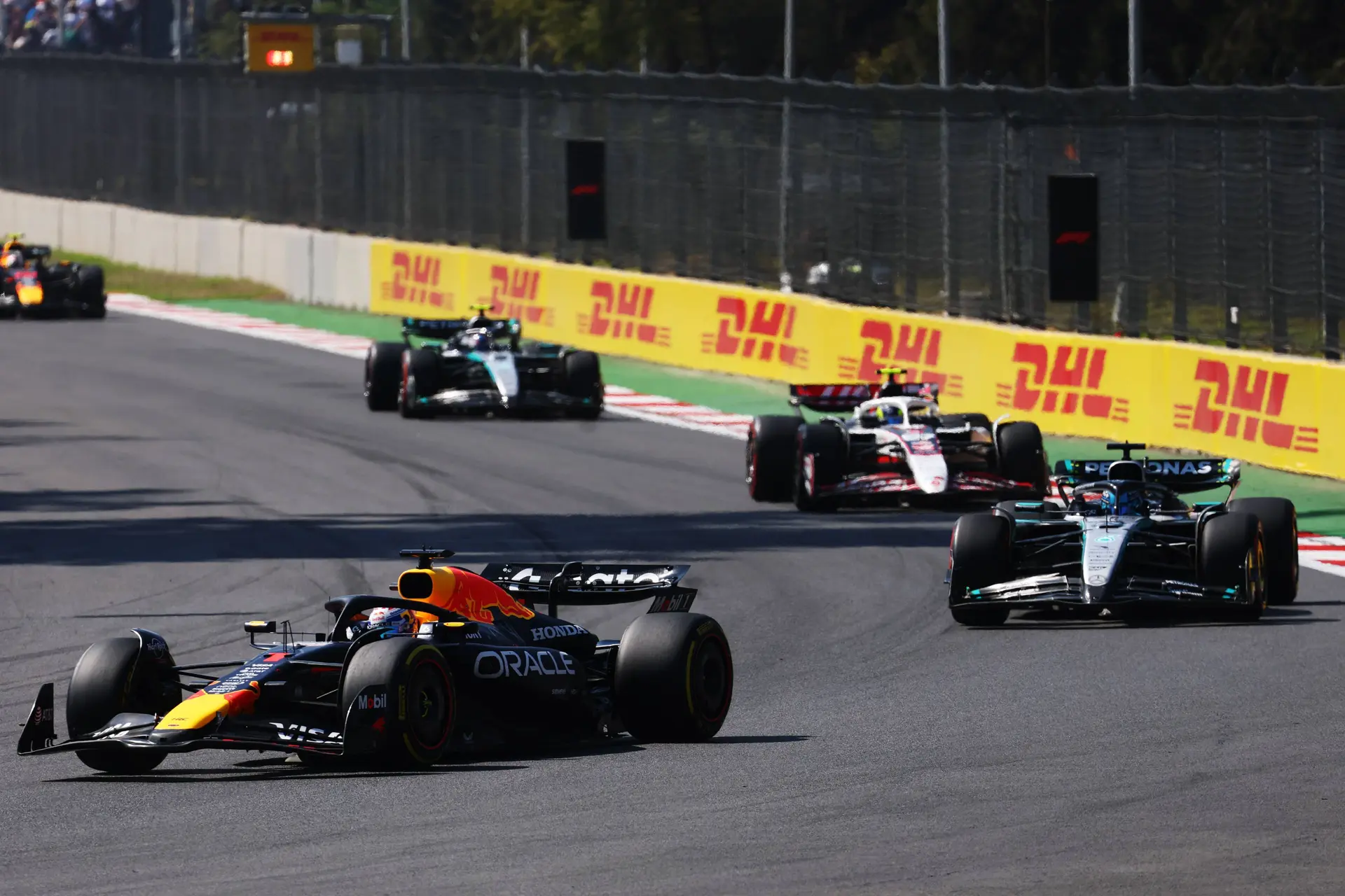 Russell verandert niet van mening na start Verstappen in Mexico: 'Oneerlijk voor Hamilton'