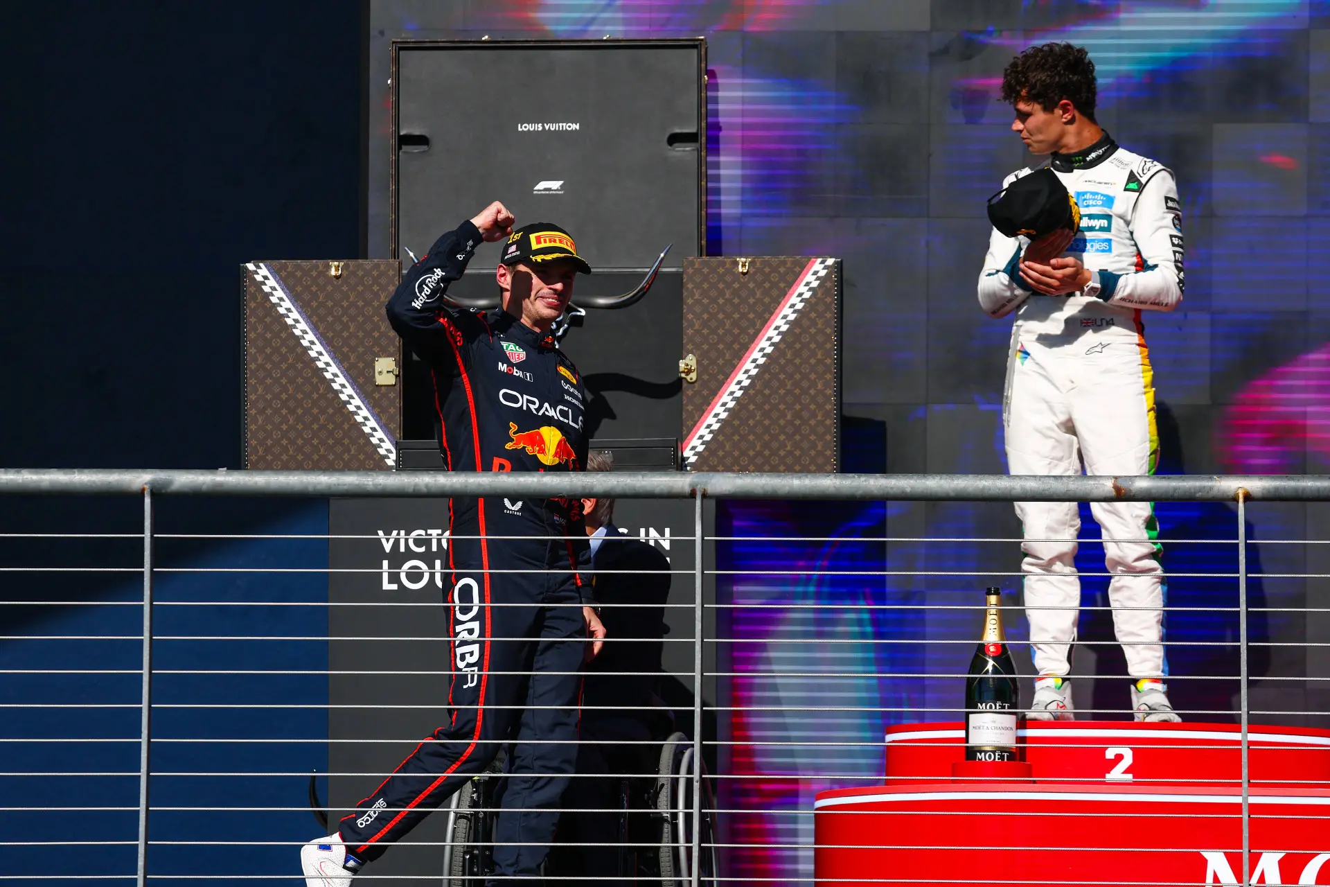 Schumacher en collega bespreken 'ongelooflijk' verhaal van Verstappen: 'Bizar wat hij doet'