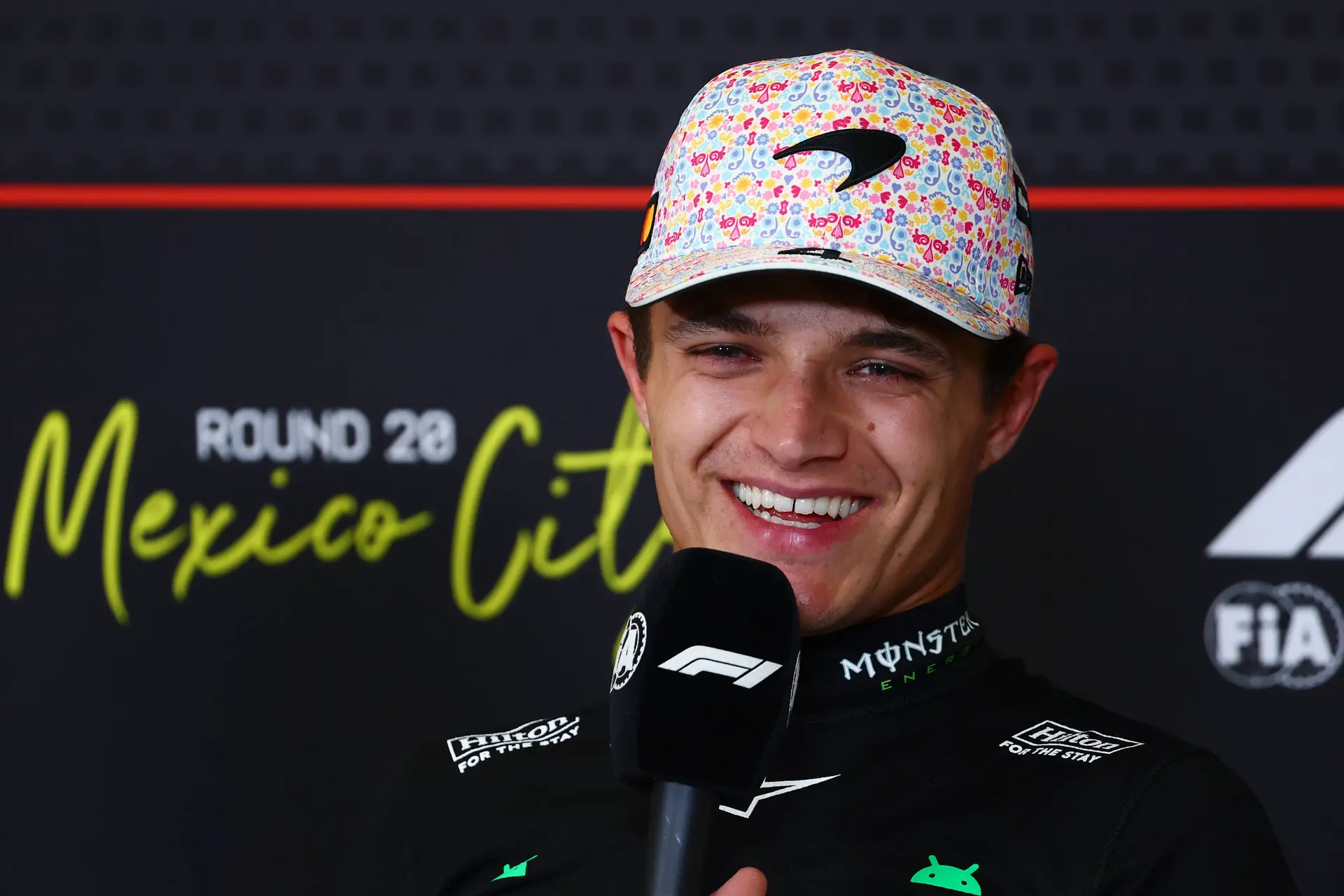Verstappen komt niet verder dan P17, McLaren domineert