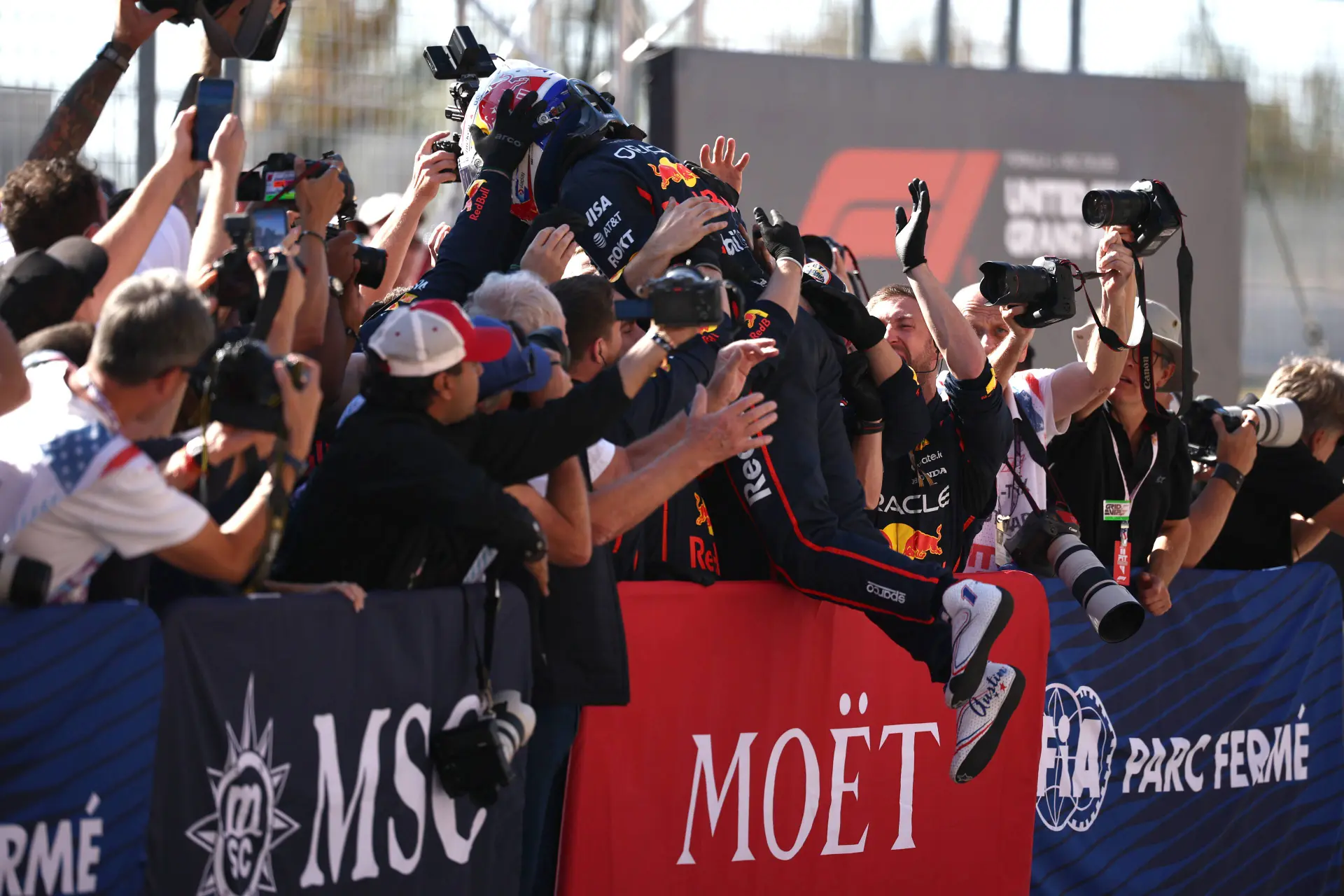 Windsor wordt gevraagd om de perfecte rijder samen te stellen: 'Dan zeg je toch gewoon Verstappen?'