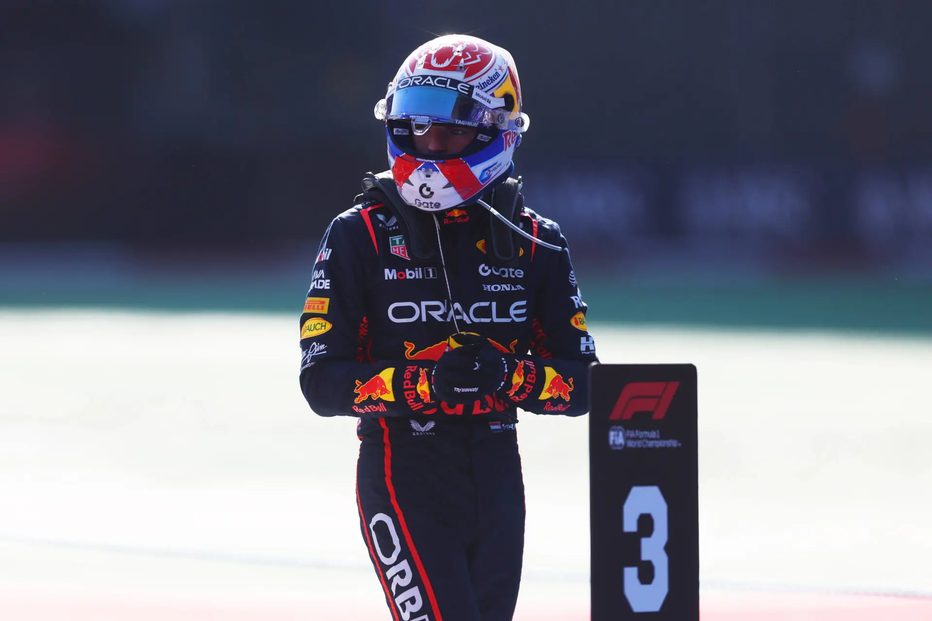Oud-coureur en Sky Sports-analist met staande ovatie voor Verstappen: 'Max is ook gewoon Max daarin'