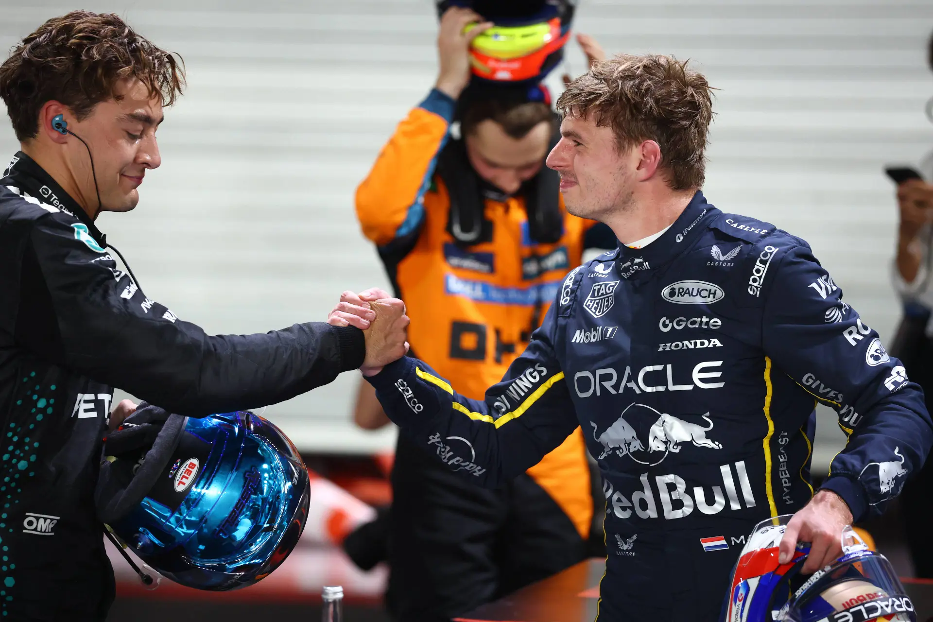 Analisten verwachten opnieuw kort contract voor Russell: 'Als de prijs Max Verstappen is'