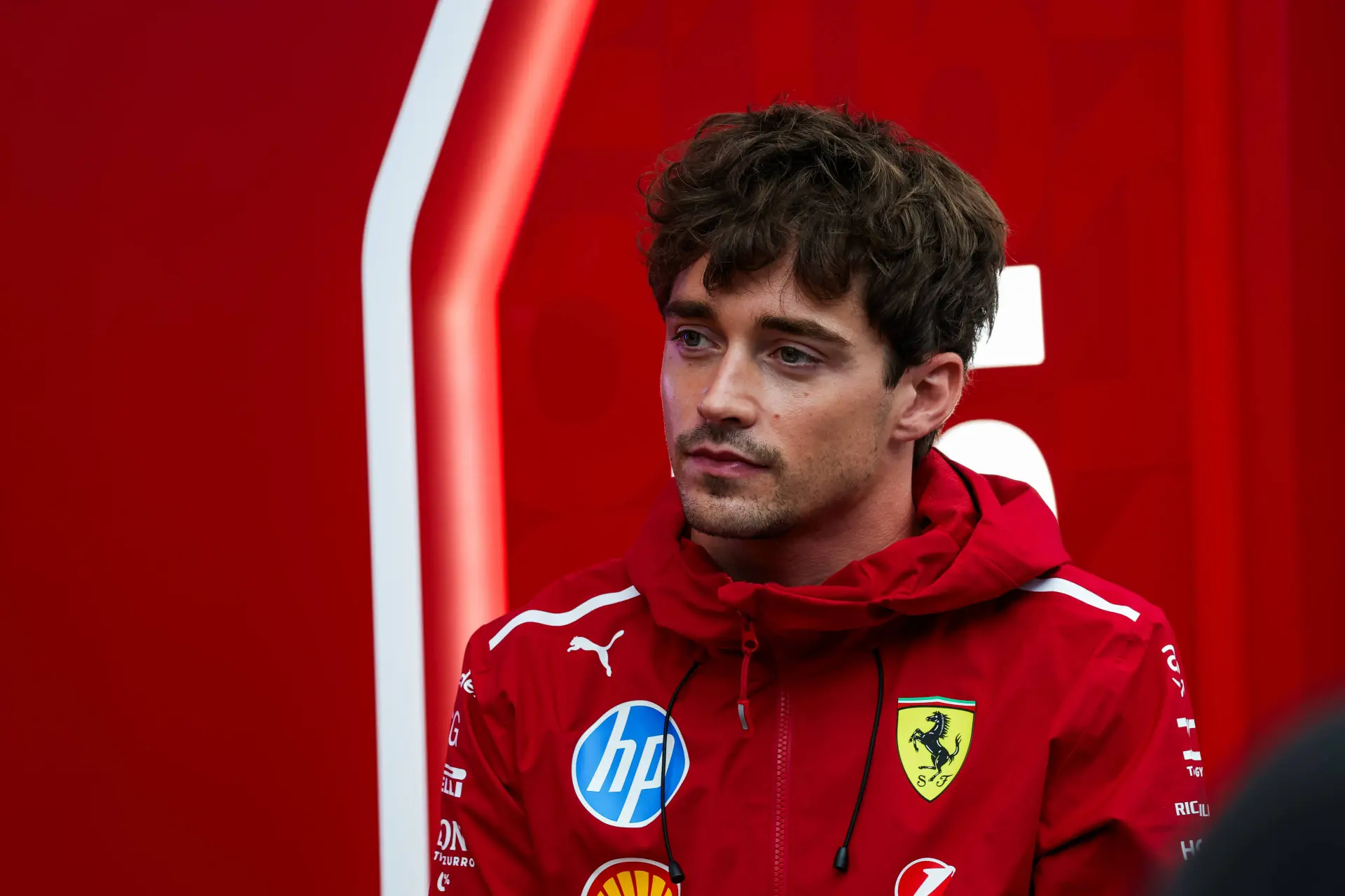 Leclerc legt Ferrari een ultimatum voor en speculeert over mogelijk vertrek: 'Het is nu of nooit'
