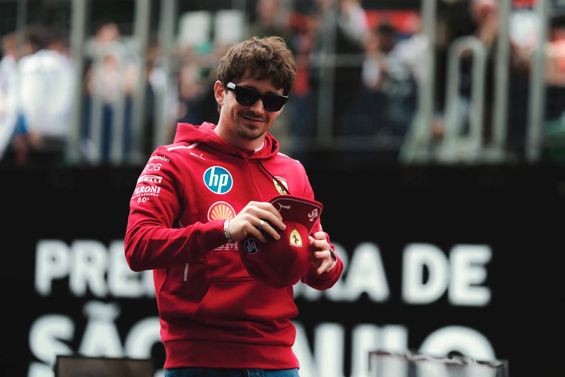 Leclerc is het oneens met stewards: 'Nam de bocht alsof Piastri er niet was'