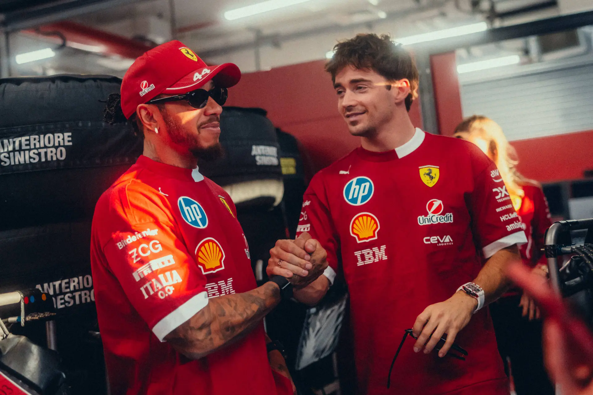 charles-leclerc-lewis-hamilton-ferrari-2025-gp-qatar-vrijdag
