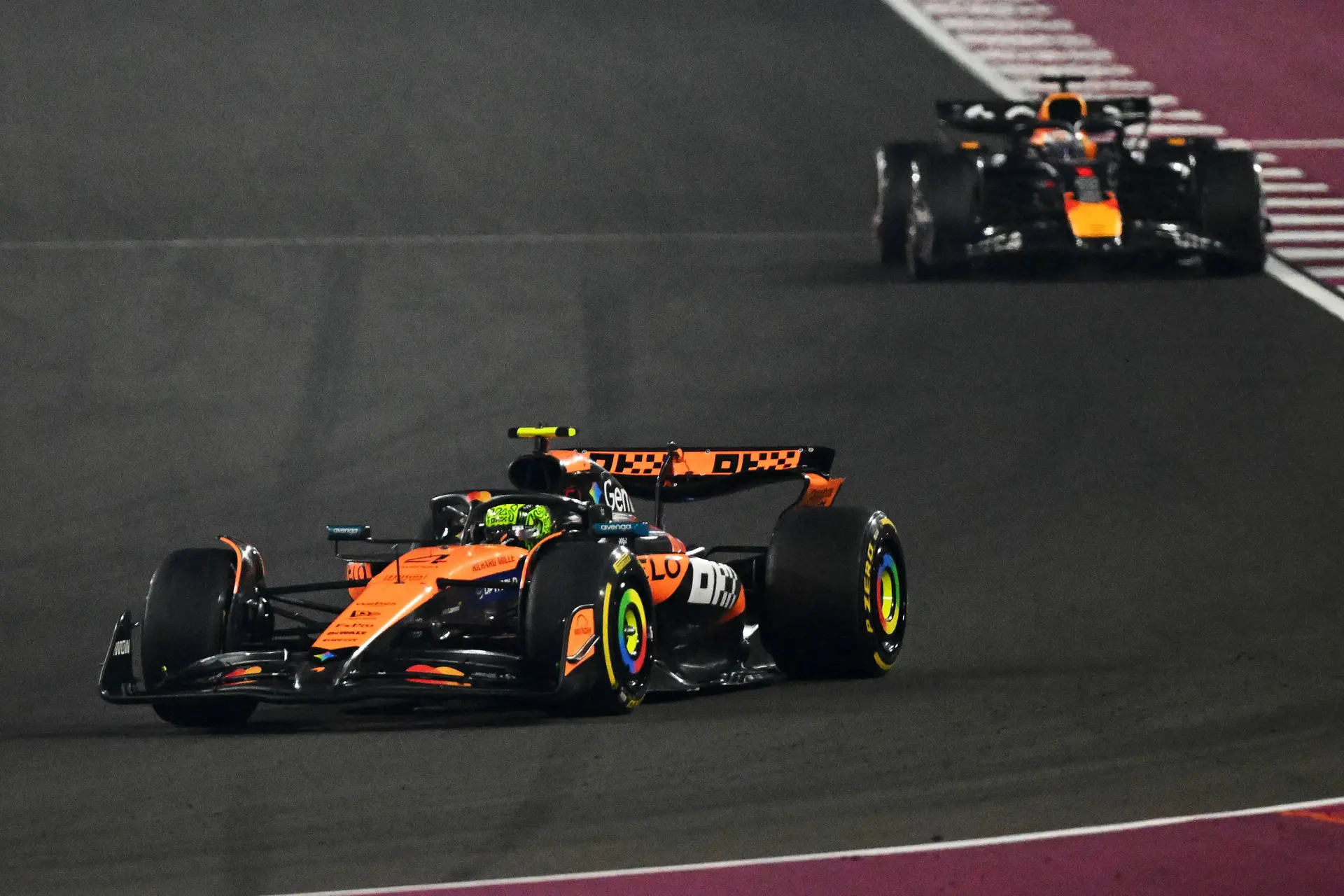 Britse analist ontcijfert vertekend beeld: 'Verschil tussen Verstappen en Norris is dan veel kleiner'
