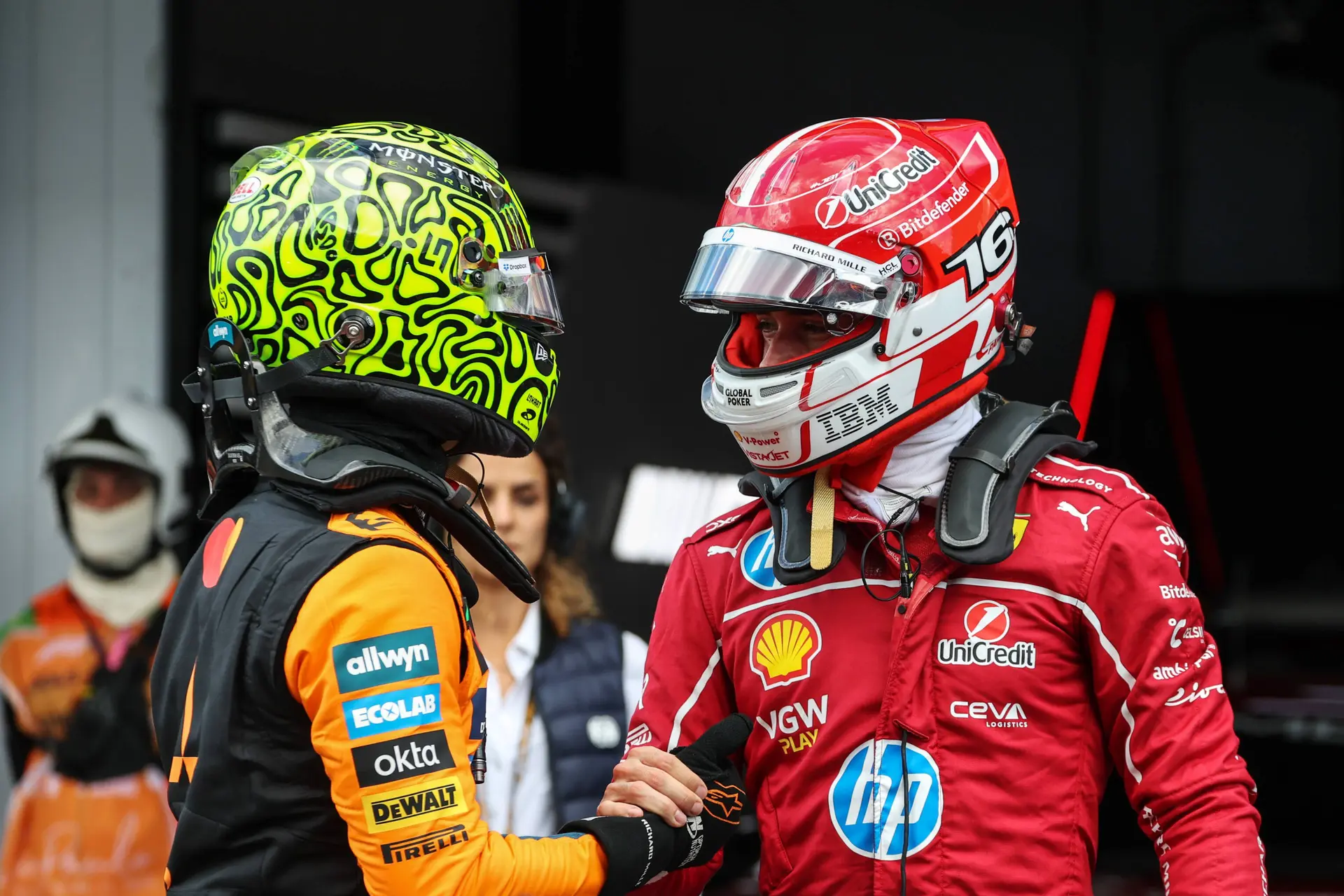 lando-norris-mclaren-gp-sao-paulo-brazilie-2025-zaterdag-charles-leclerc-ferrari-2