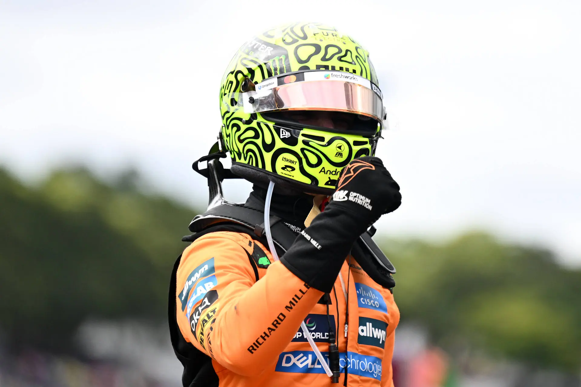 Tweede training vooral memorabel door putdeksel en rode vlaggen, snelste tijd Norris opsteker voor McLaren
