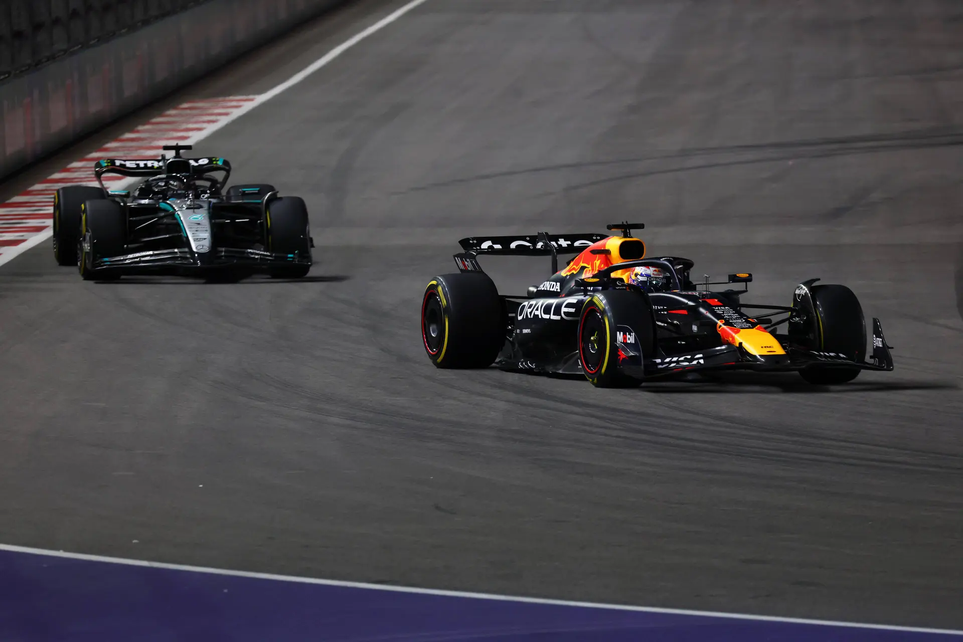 Oud-coureur roept FIA op om niet in te grijpen: 'Mercedes en Red Bull perfect binnen regels gebleven'
