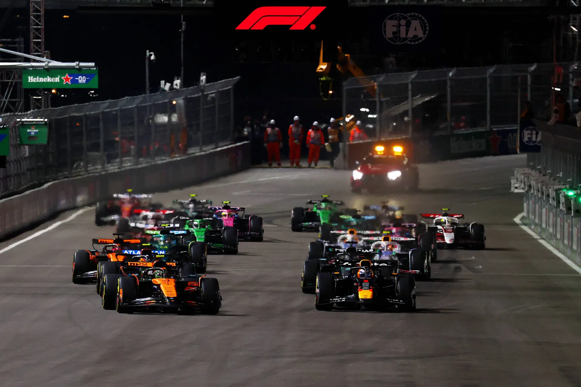 Commentator schudt zijn hoofd: 'Norris probeerde Verstappens spel te spelen, maar kent de regels niet'