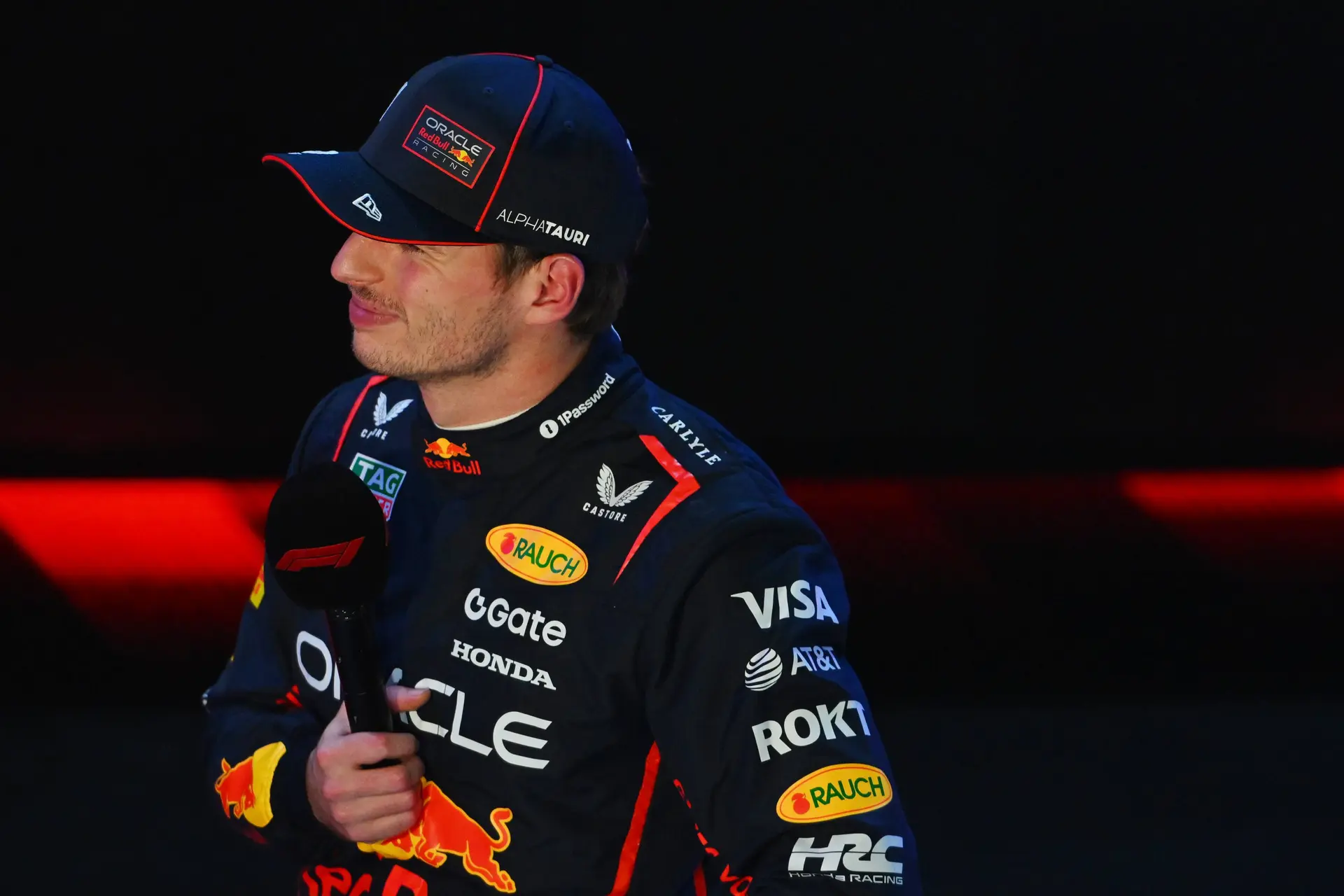 Verstappen deelt opnieuw plaagstootje uit aan McLaren: 'Had gisteravond op stap kunnen gaan'