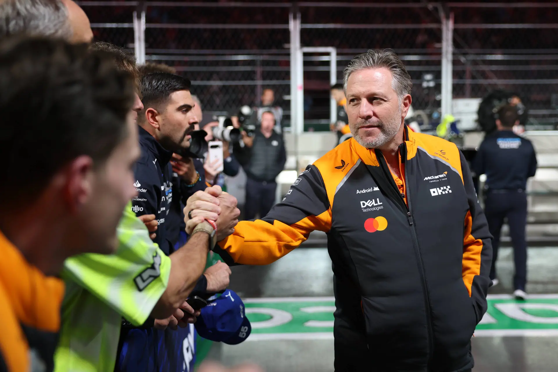 Brown met apart compliment over Verstappen als 'die kerel in een horrorfilm', eerste reactie op DSQ