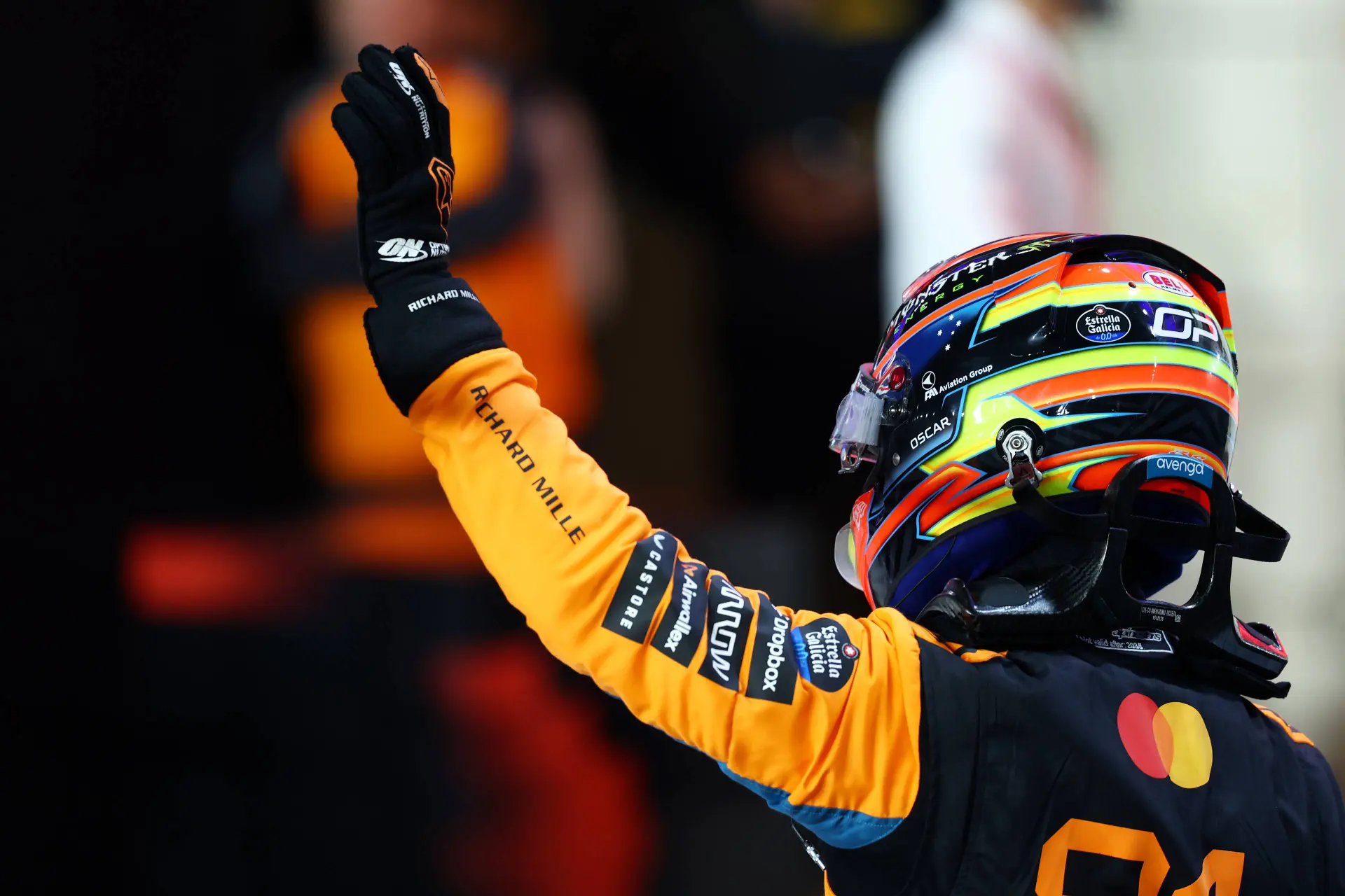 Piastri herrijst in Qatar, Verstappen na sterke start vlak achter Norris