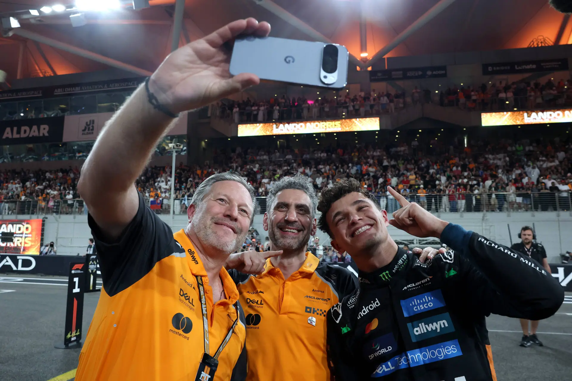 lando-norris-mclaren-gp-abu-dhabi-2025-zondag-andrea-stella-zak-brown