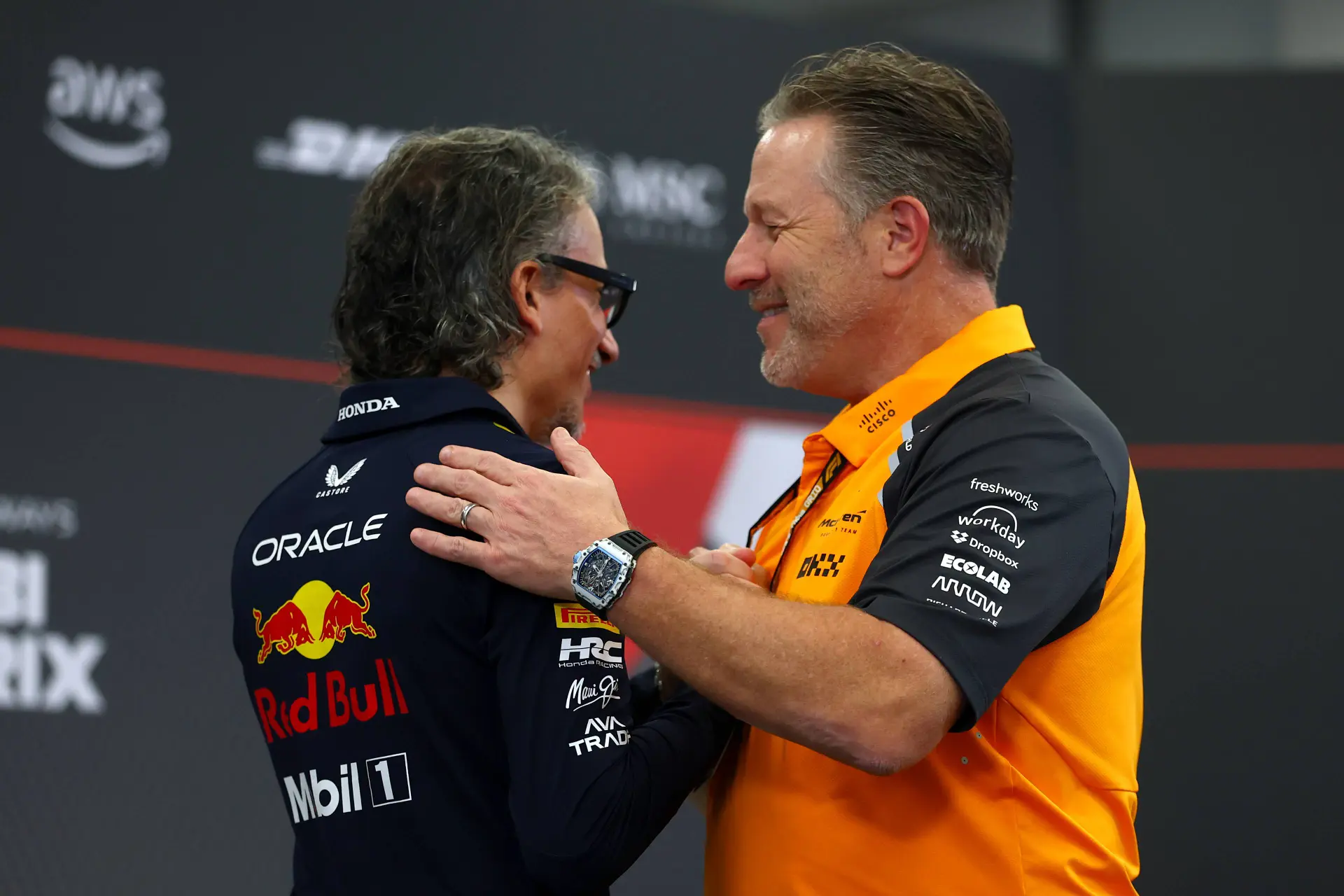 laurent-mekies-redbull-zak-brown-mclaren-abudhabi-vrijdag