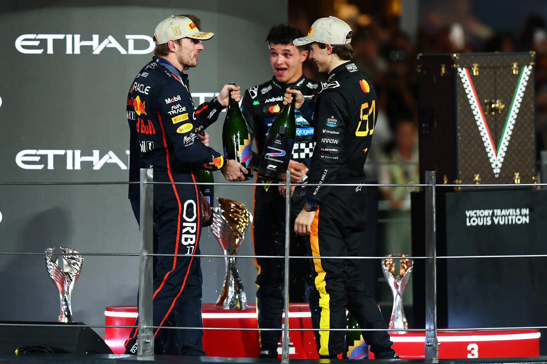 max-verstappen-red-bull-racing-gp-abu-dhabi-2025-zondag-mclaren-oscar-piastri-lando-norris