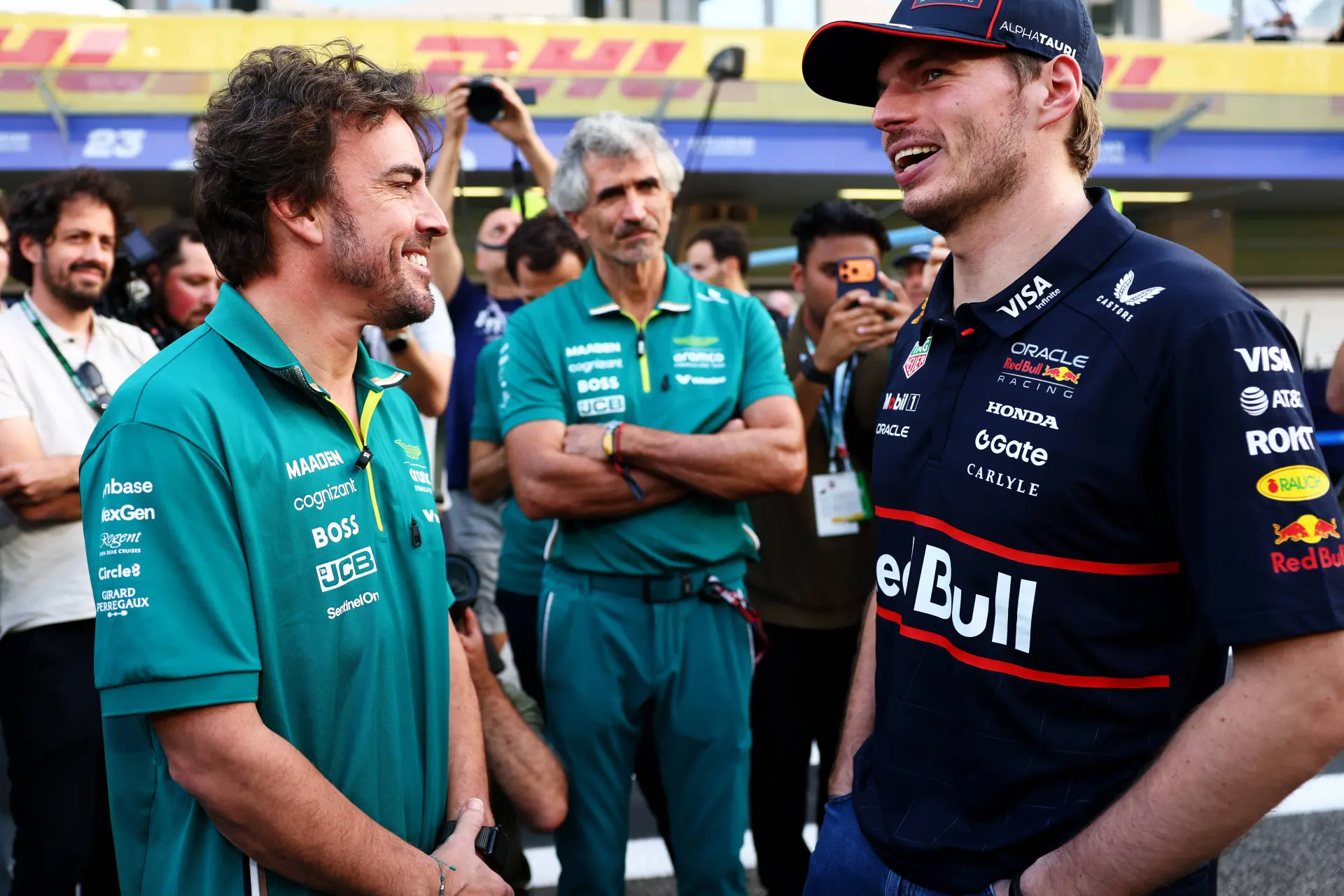 Alonso hint op toekomstplannen met Verstappen: "Met Max zou ik dat graag overdoen"
