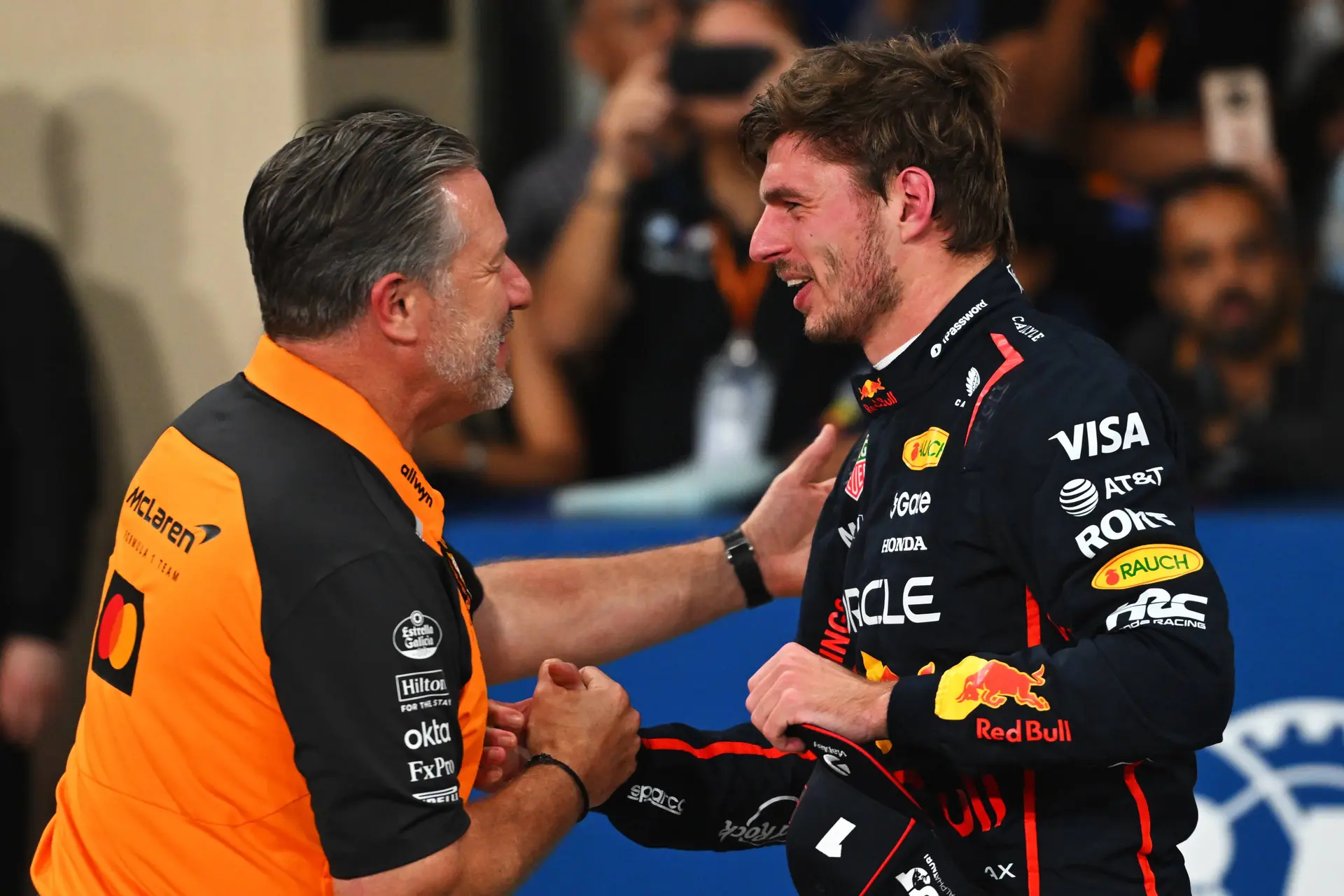 zak-brown-mclaren-gp-abu-dhabi-2025-zaterdag-max-verstappen-red-bull-racing-4
