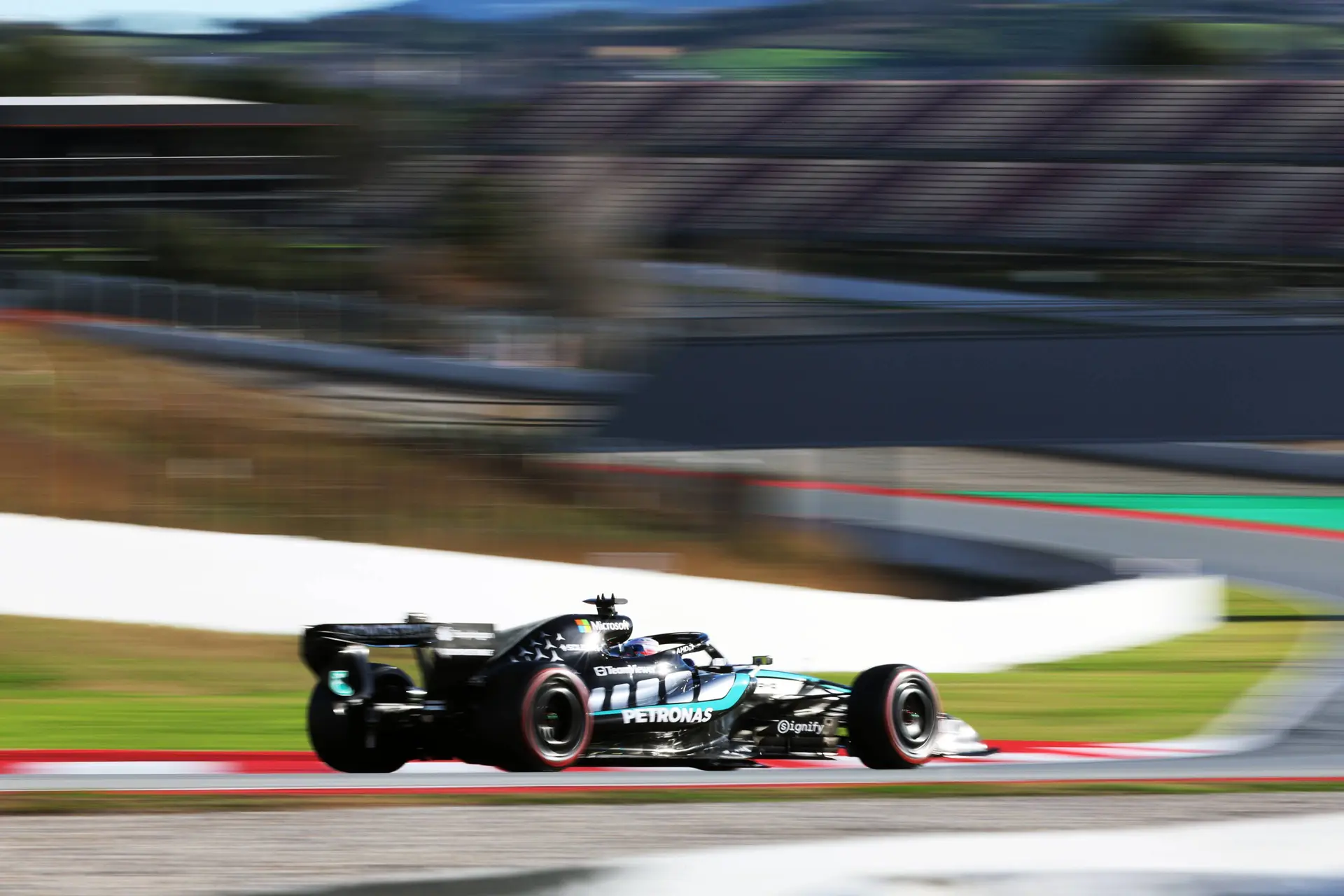 Mercedes loopt voor op schema en jubelt: 'Verliezen alleen maar tijd door pech van anderen'