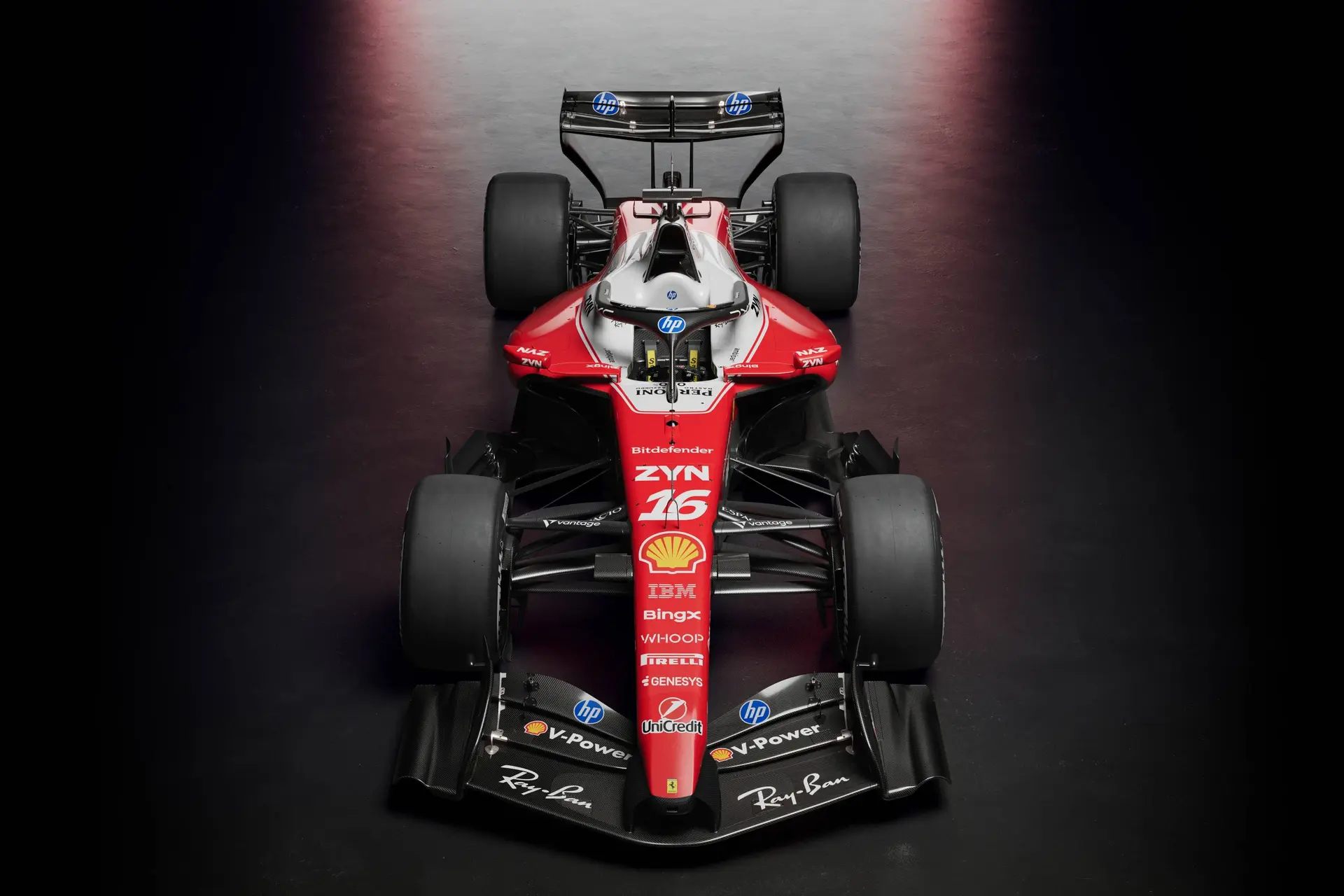 [Foto's] Ferrari kiest voor nét een iets andere tint rood bij onthulling 2026-auto