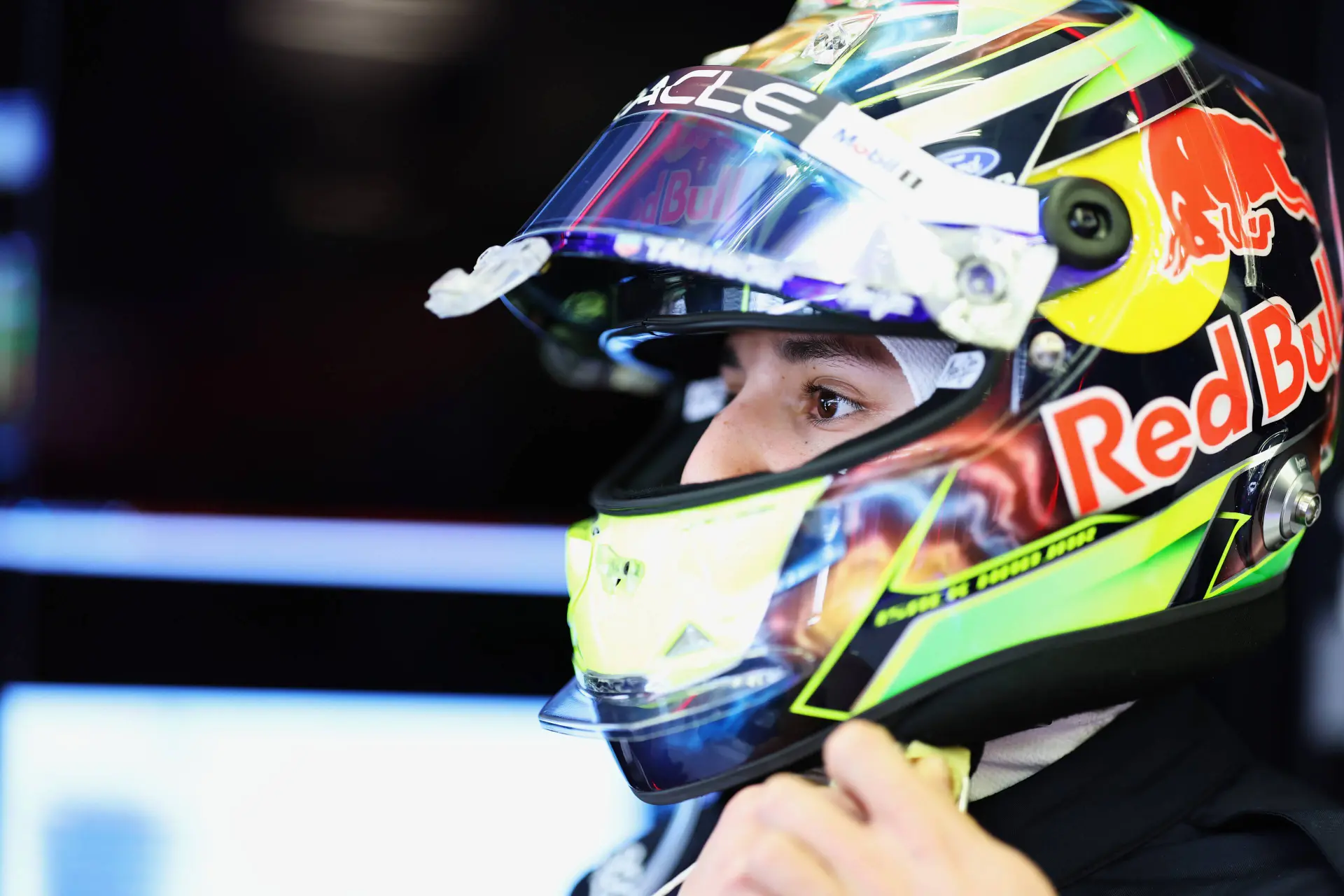 Opnieuw tegenslag voor Red Bull, Leclerc zet Ferrari bovenaan in ochtendsessie