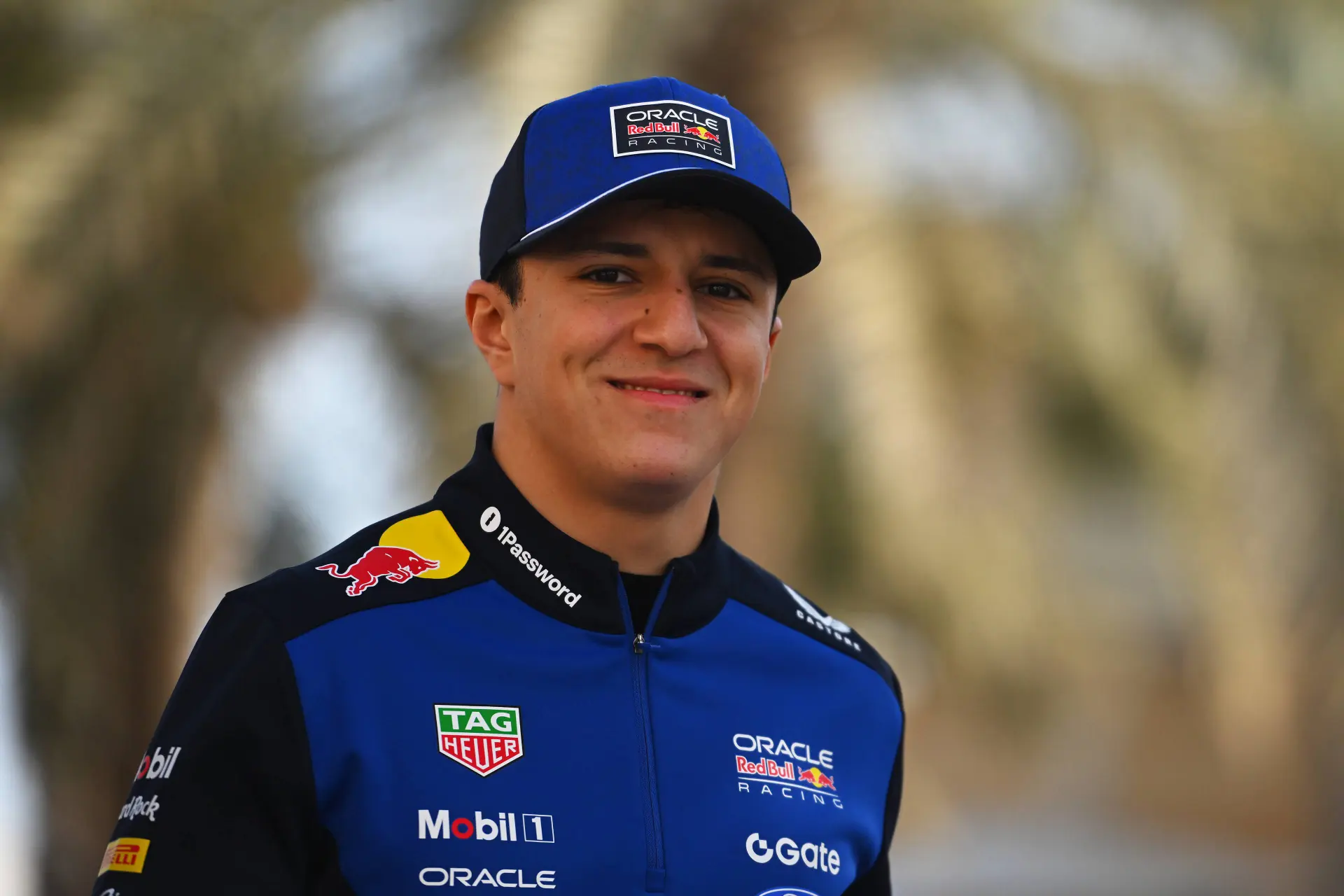 Red Bull en Mercedes flink in de problemen en missen ochtendsessie, Leclerc de snelste