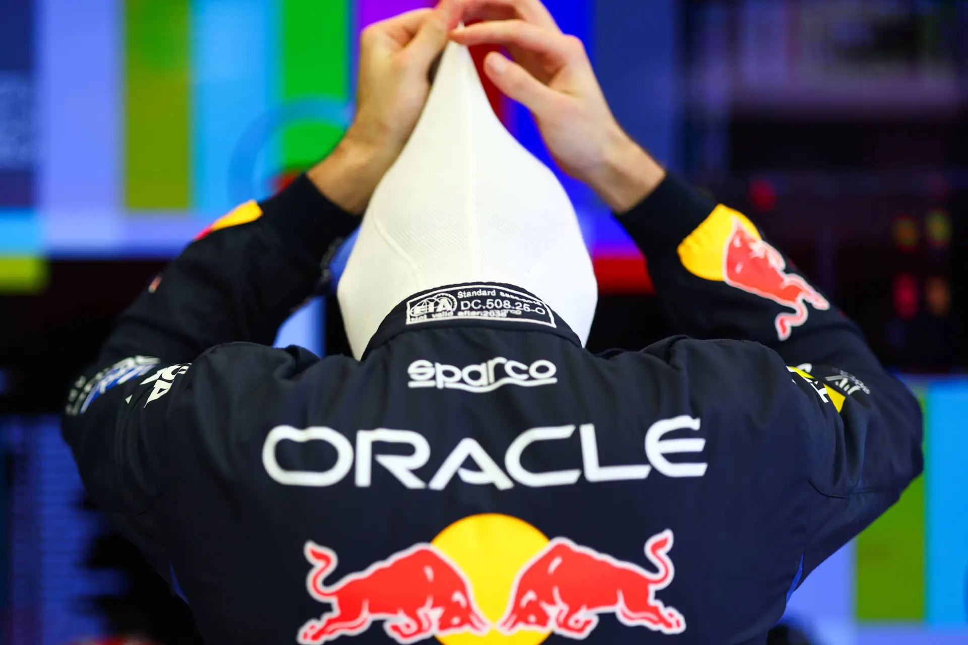 Red Bull-medewerker durft Verstappen geen voordeel toe te dichten: 'Doe ik geen uitspraken over'