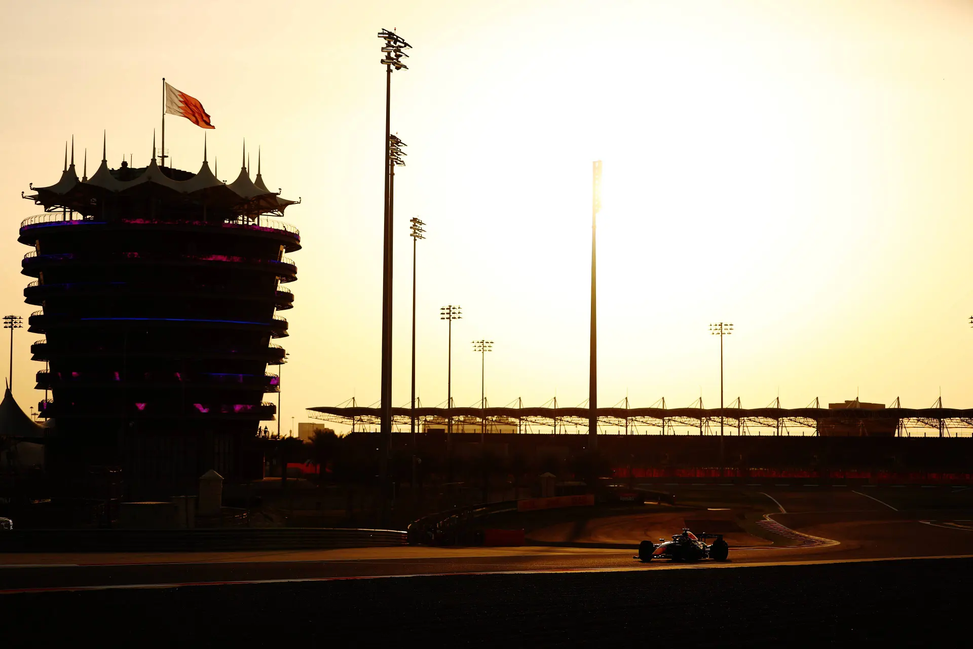 F1 Live 13:00u | Middagsessie tweede testdag Bahrein, Hadjar en Mercedes moeten tijd inhalen