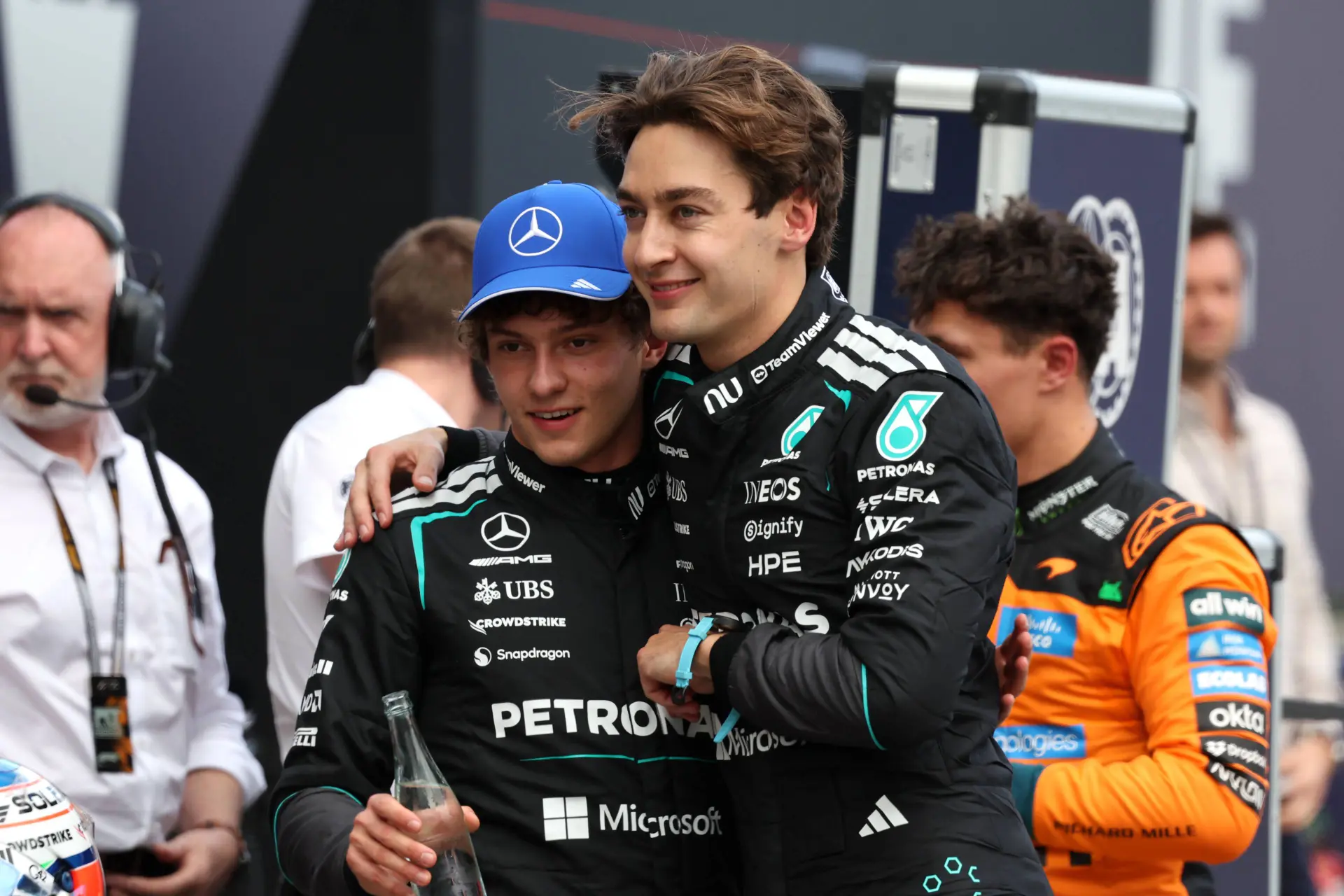 WK-stand | Mercedes maximaliseert, Verstappen met sterke comeback in slijtageslag