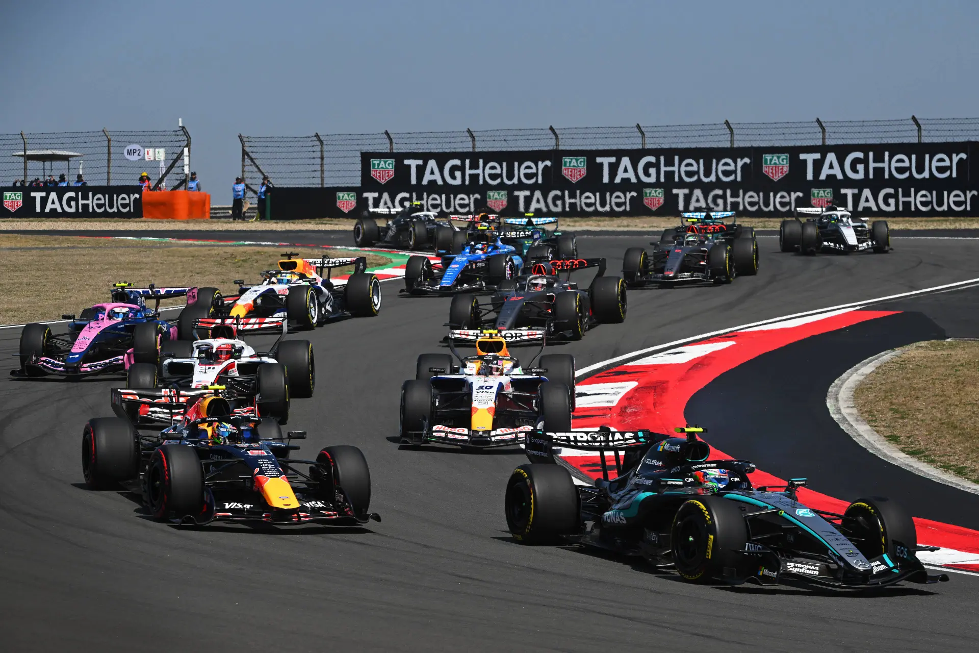 WK-stand | Verstappen blijft puntloos, twee coureurs delen de tweede plek