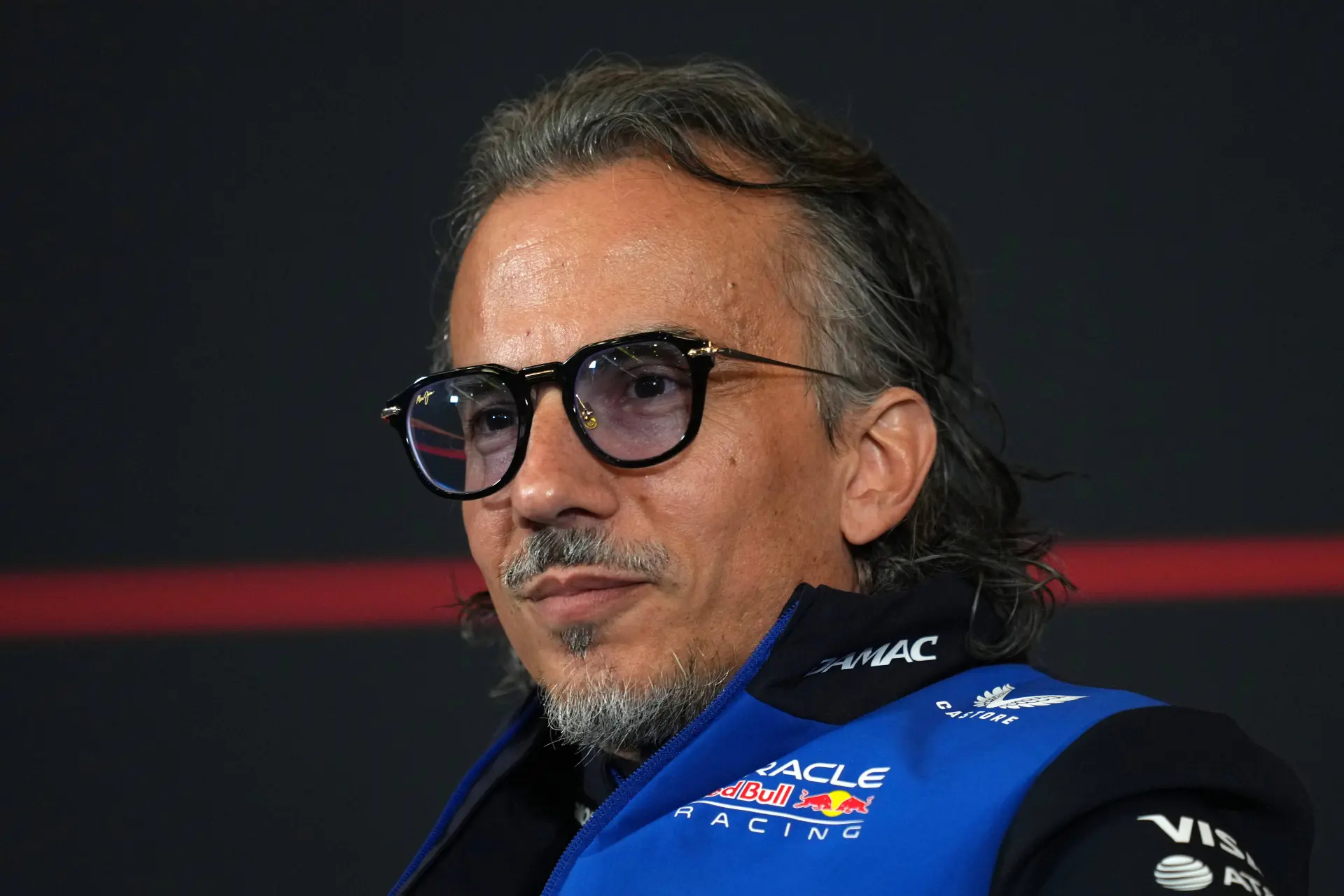 Red Bull gaat diep door het stof en biedt excuses aan Verstappen aan: "Niet de eerste keer"