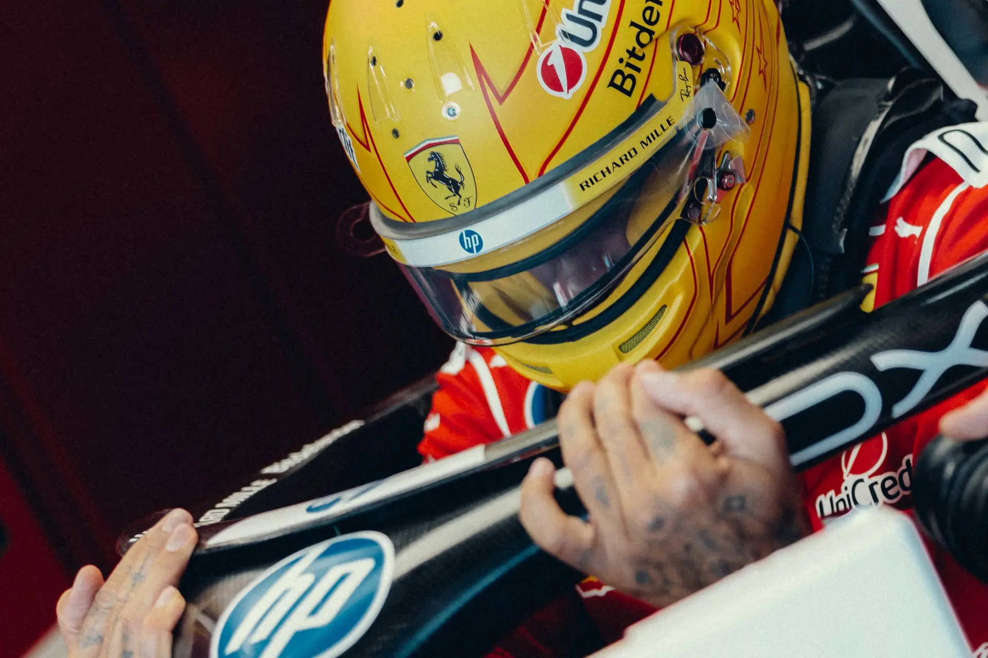 Vasseur beschermt Hamilton en spreekt tevredenheid uit: 'Dat hoort bij de sport'