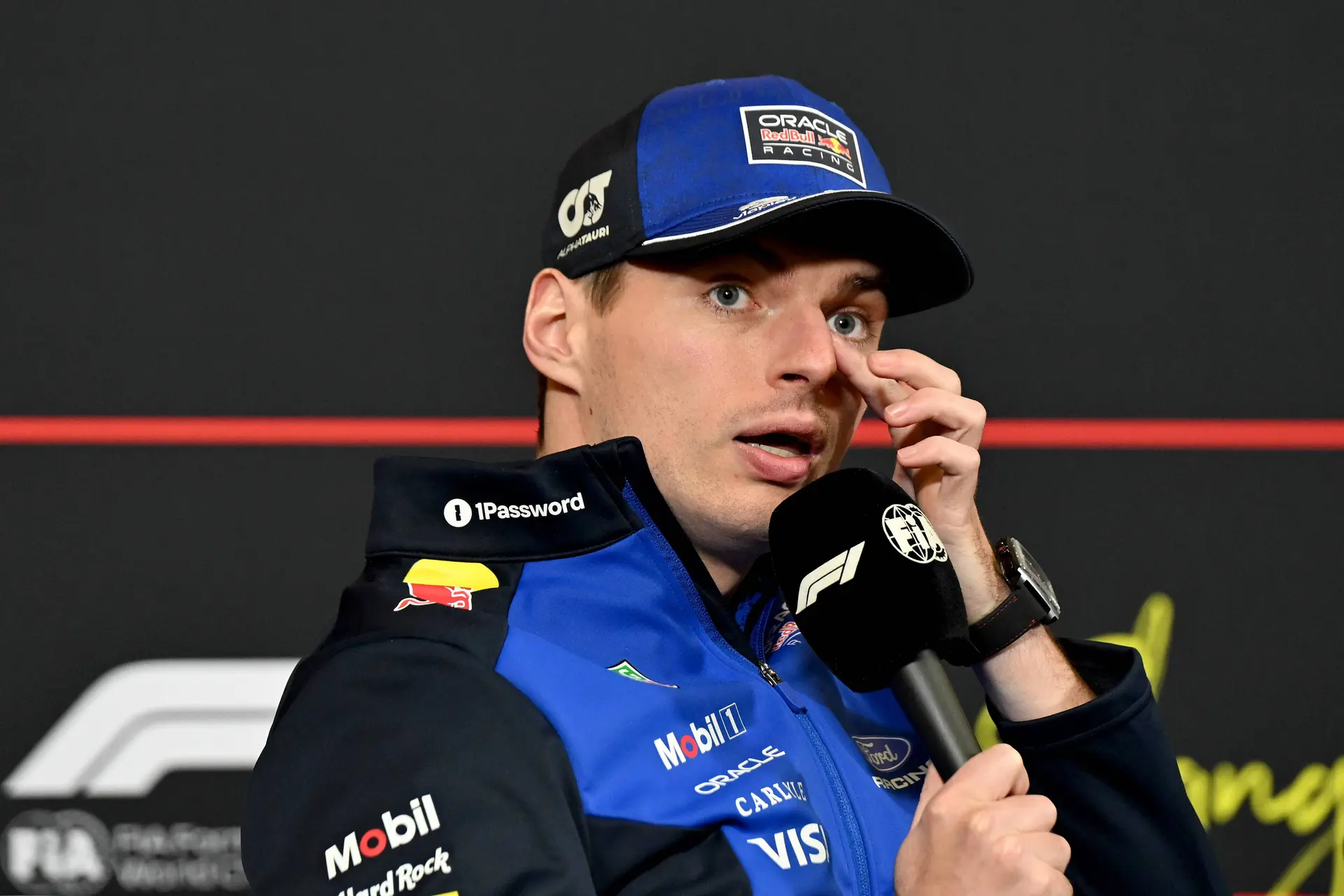 Verstappen haalt zijn gram, maar bewaart geheimhouding: 'Dit ligt gevoelig'