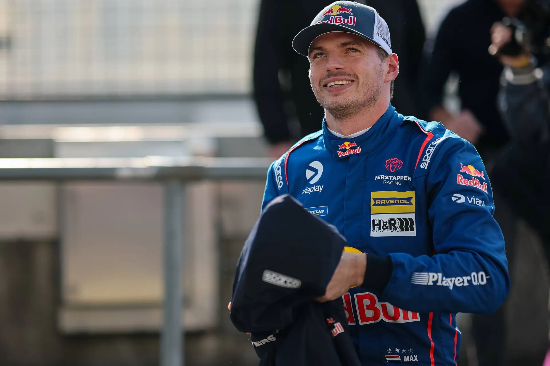 Verstappen glundert van oor tot oor: "Het hele rechte stuk sidedraften"